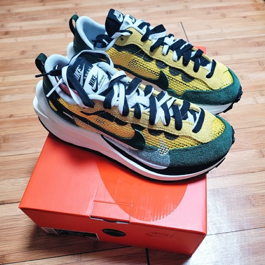 Nike x Sacai VaporWaffle String & Black Villain Red, Nike x Sacai VaporWaffle Tour Yellow & Gorge Green Sail 착용 스타일 - 2