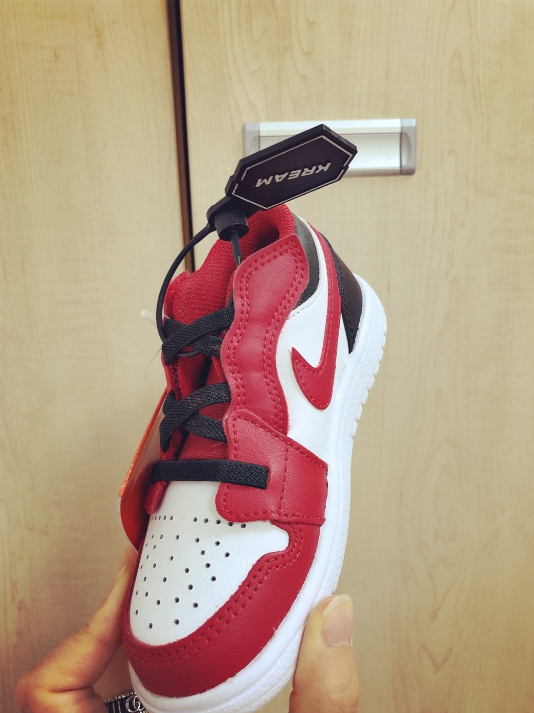 (TD) Jordan 1 Low Alt White Gym Red Black 착용 스타일 - 2
