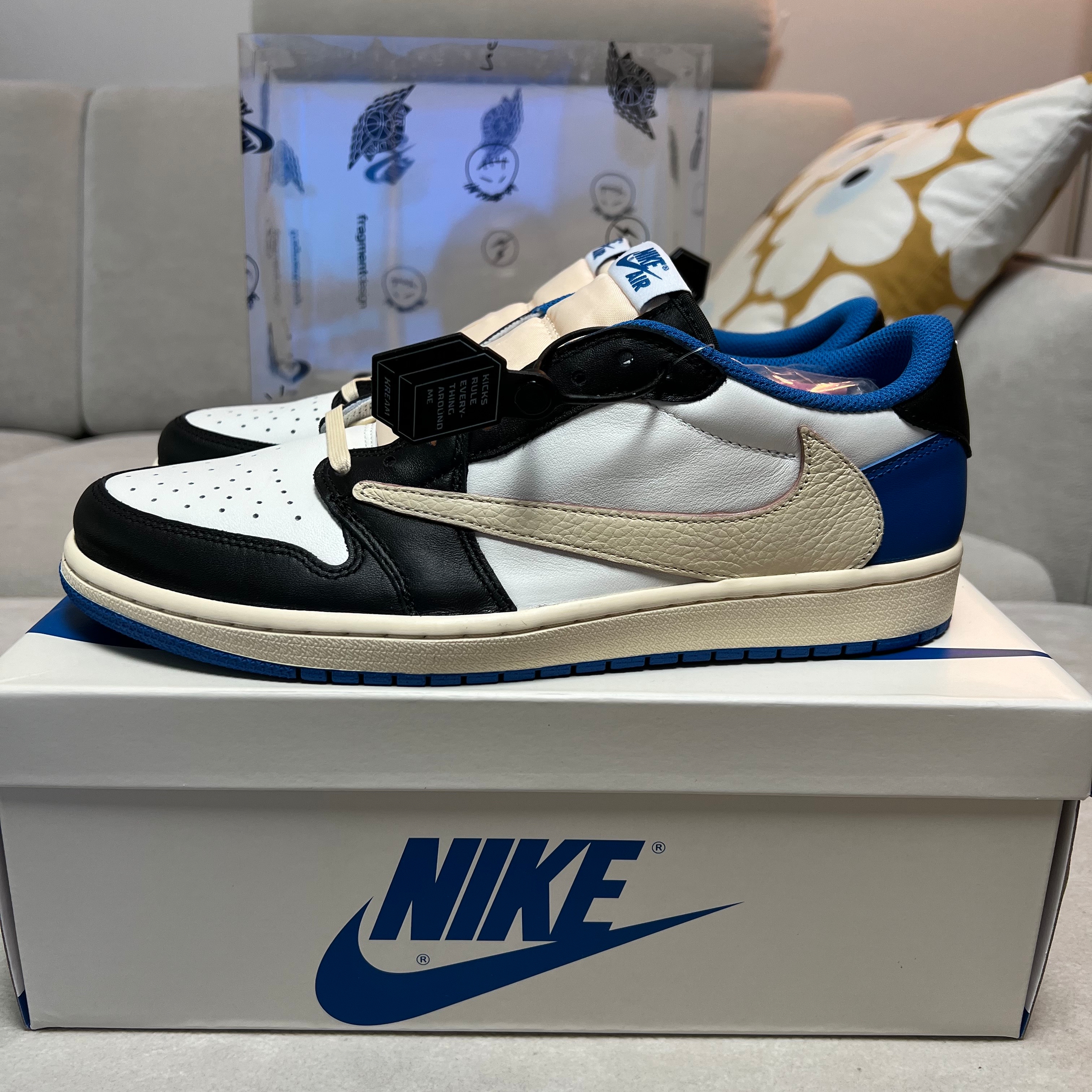 Jordan 1 x Travis Scott x Fragment Retro Low OG SP Military Blue 착용 스타일 - 1