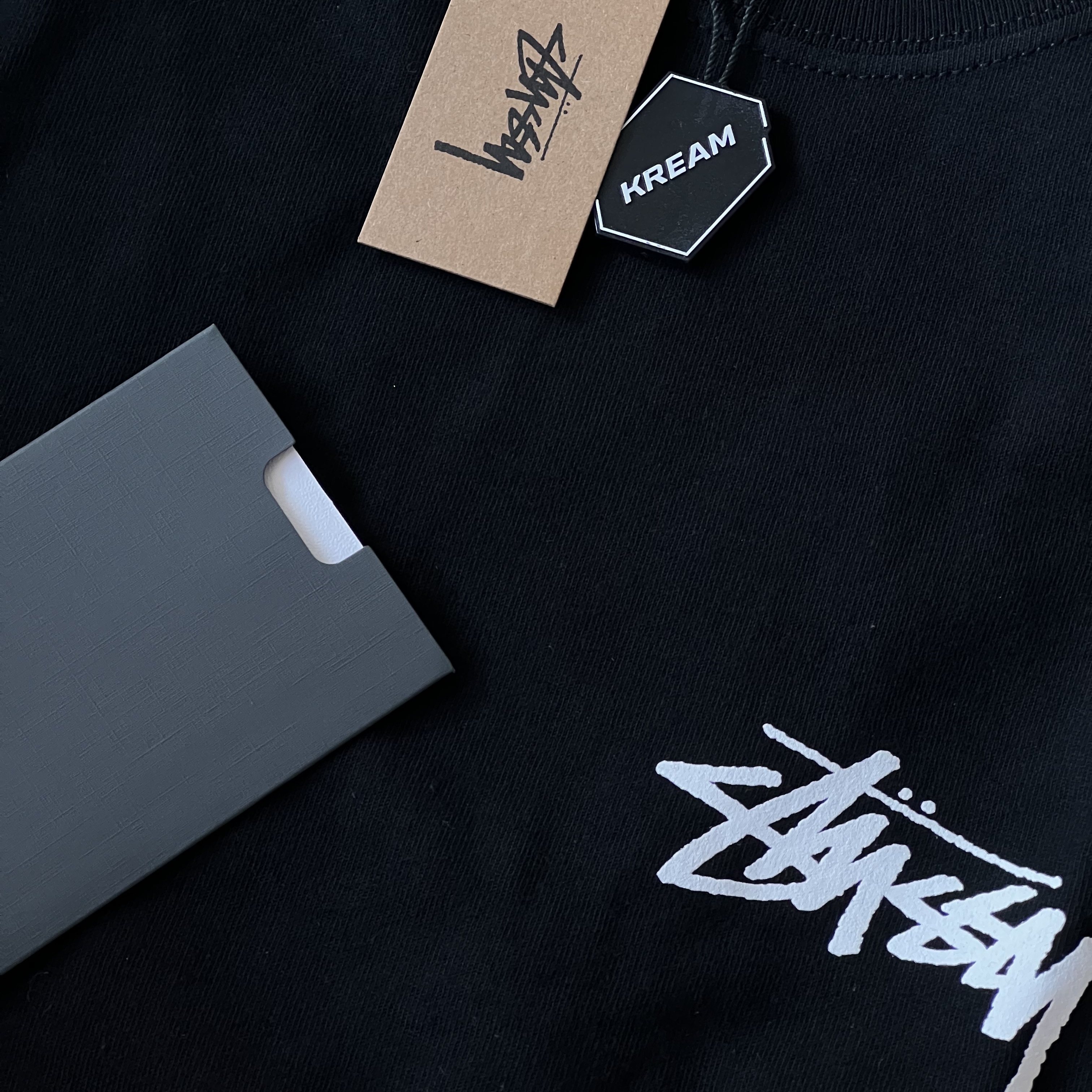 Stussy Fuzzy Dice T-Shirt Black 착용 스타일 - 1