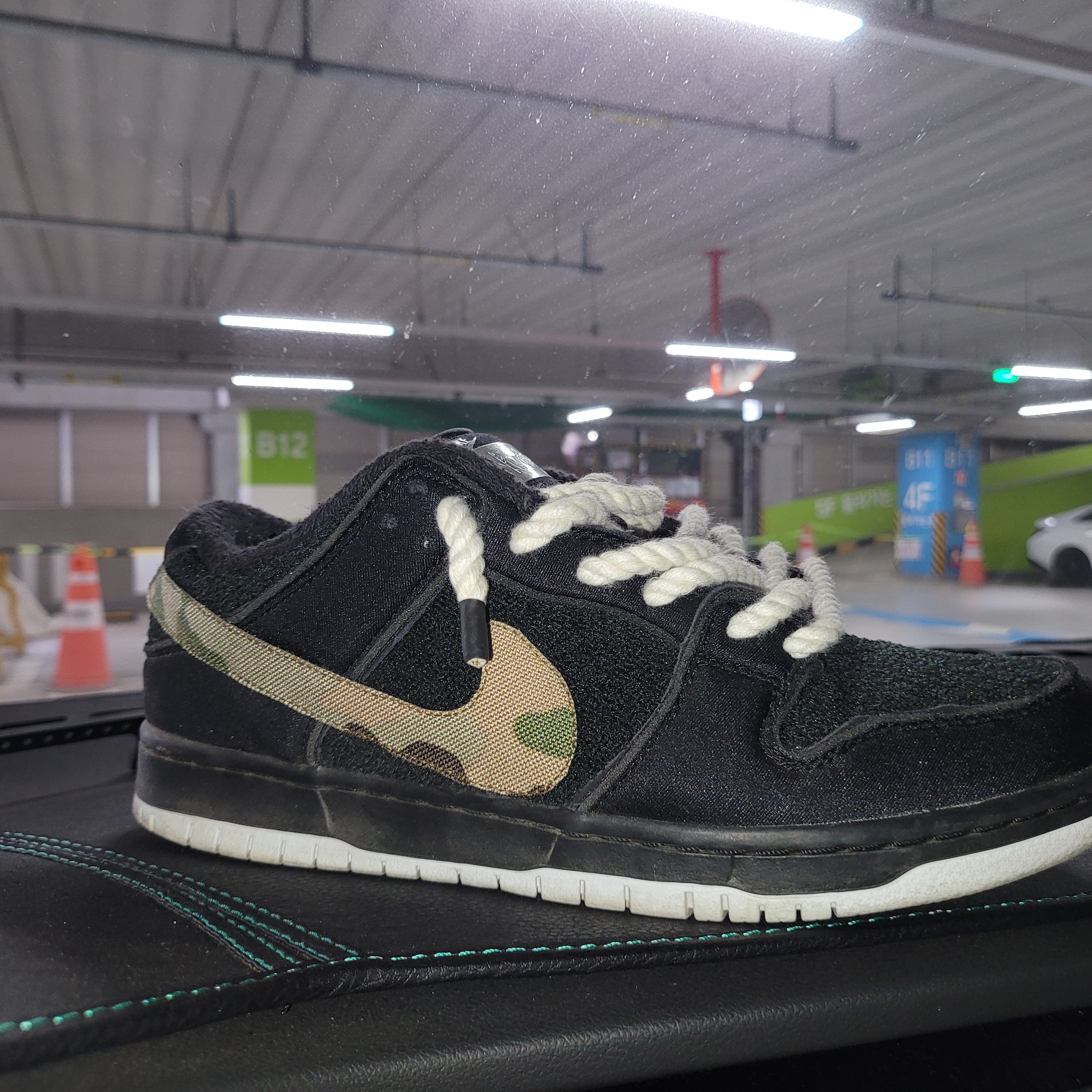 Nike x Gnarhunters SB Dunk Low Pro QS Black 착용 스타일