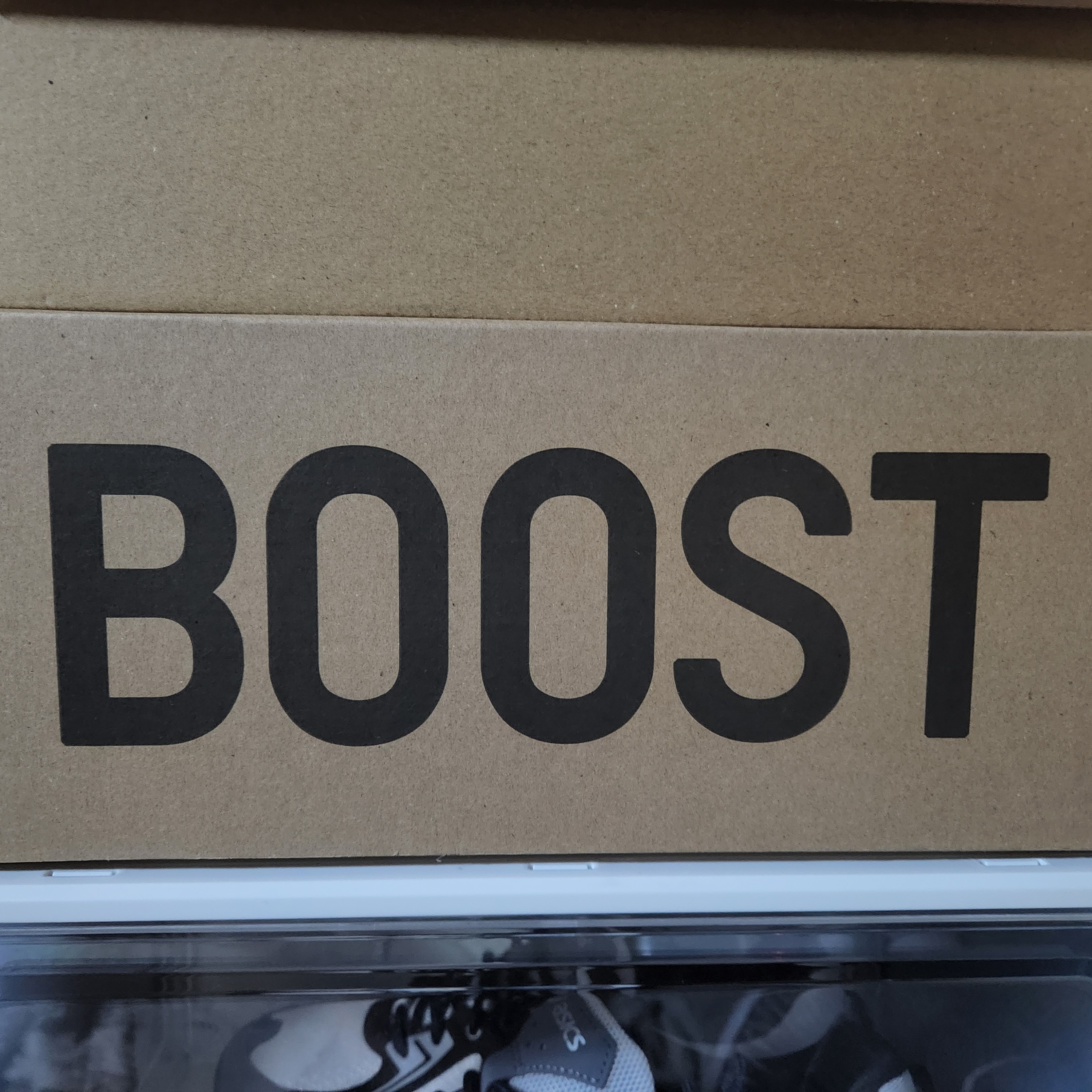 Adidas Yeezy Boost 350 V2 Bone 착용 스타일