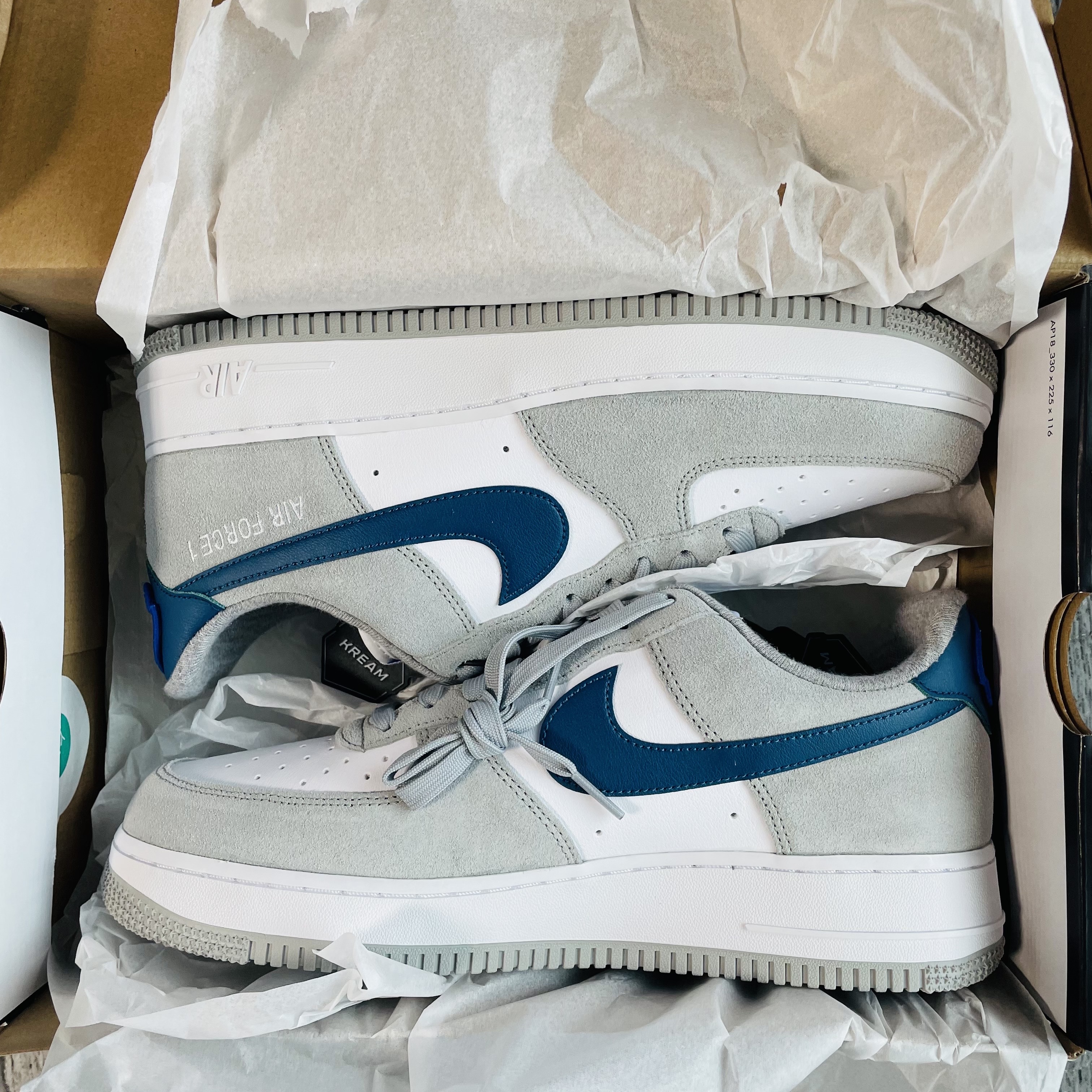 Nike Air Force 1 '07 LV8 Athletic Club Light Smoke Grey Marina 착용 스타일 - 1