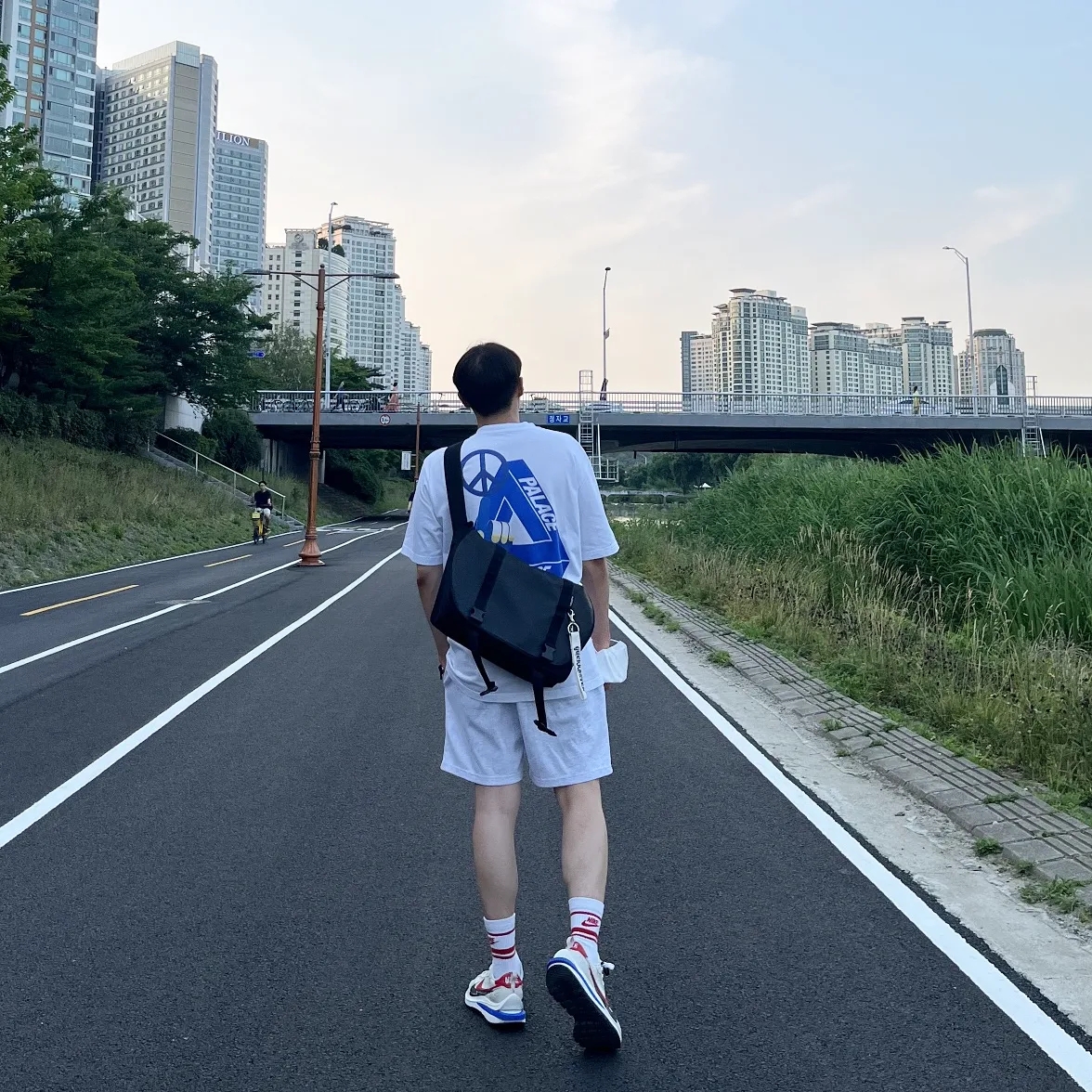 Nike x Sacai VaporWaffle Royal Fuchsia, Palace Tri-Smiler T-Shirt White - 20SS 착용 스타일