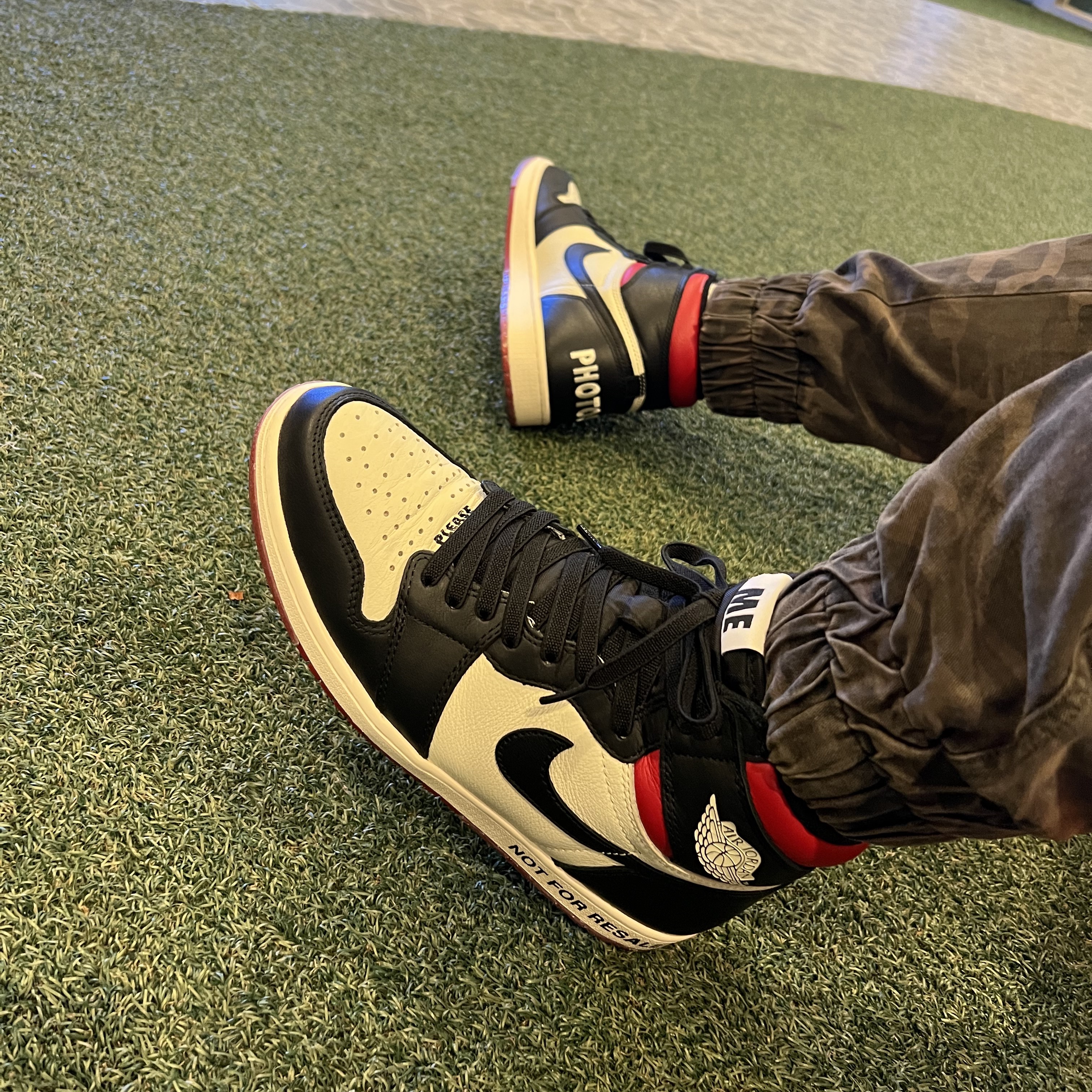 Jordan 1 Retro High Not for Resale Varsity Red 착용 스타일