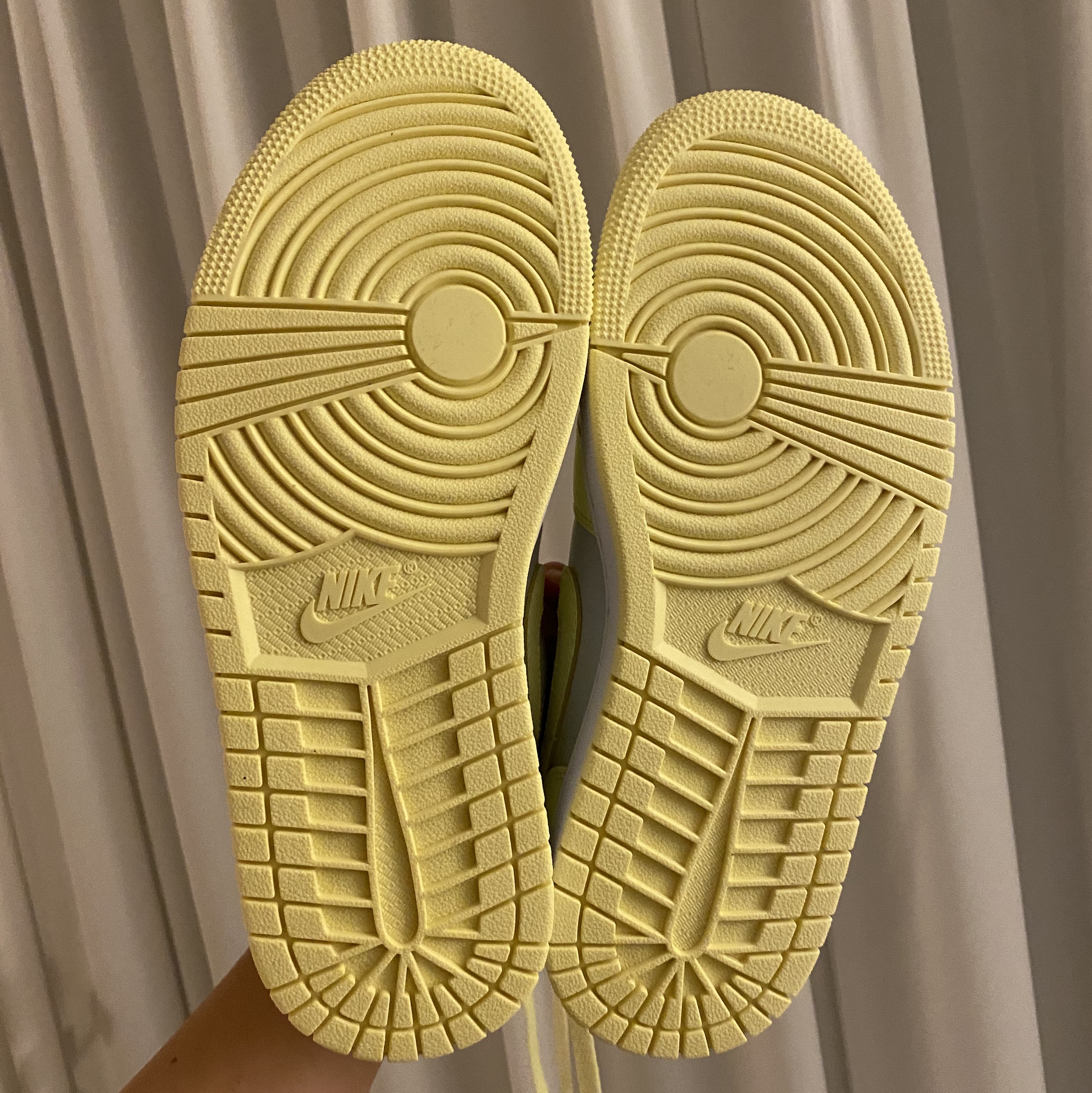 (W) Jordan 1 Low Citron Tint 착용 스타일 - 4
