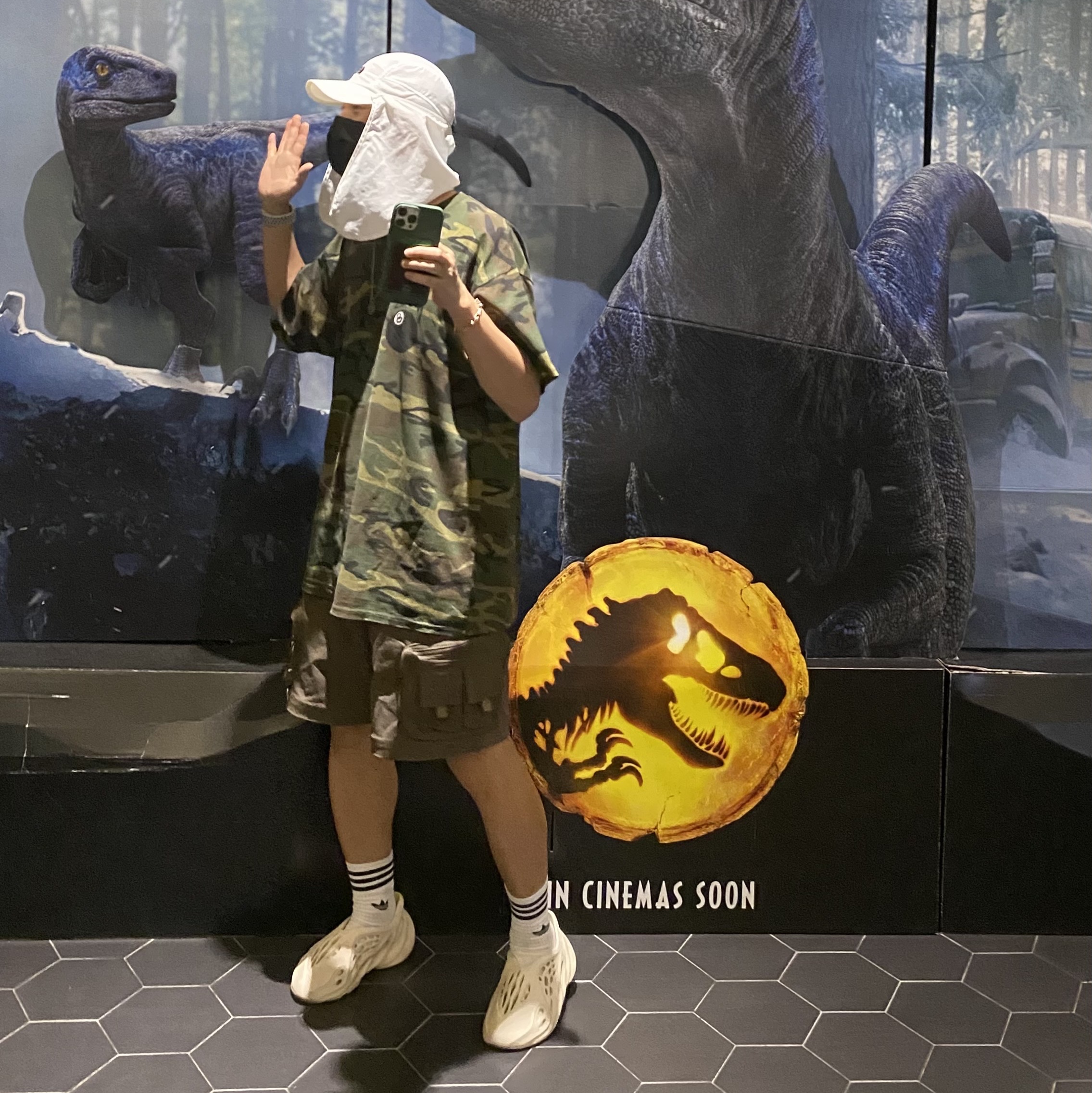 Stussy 8 Ball T-Shirt Camo, Nike ACG Cargo Shorts Ironstone - Asia 착용 스타일