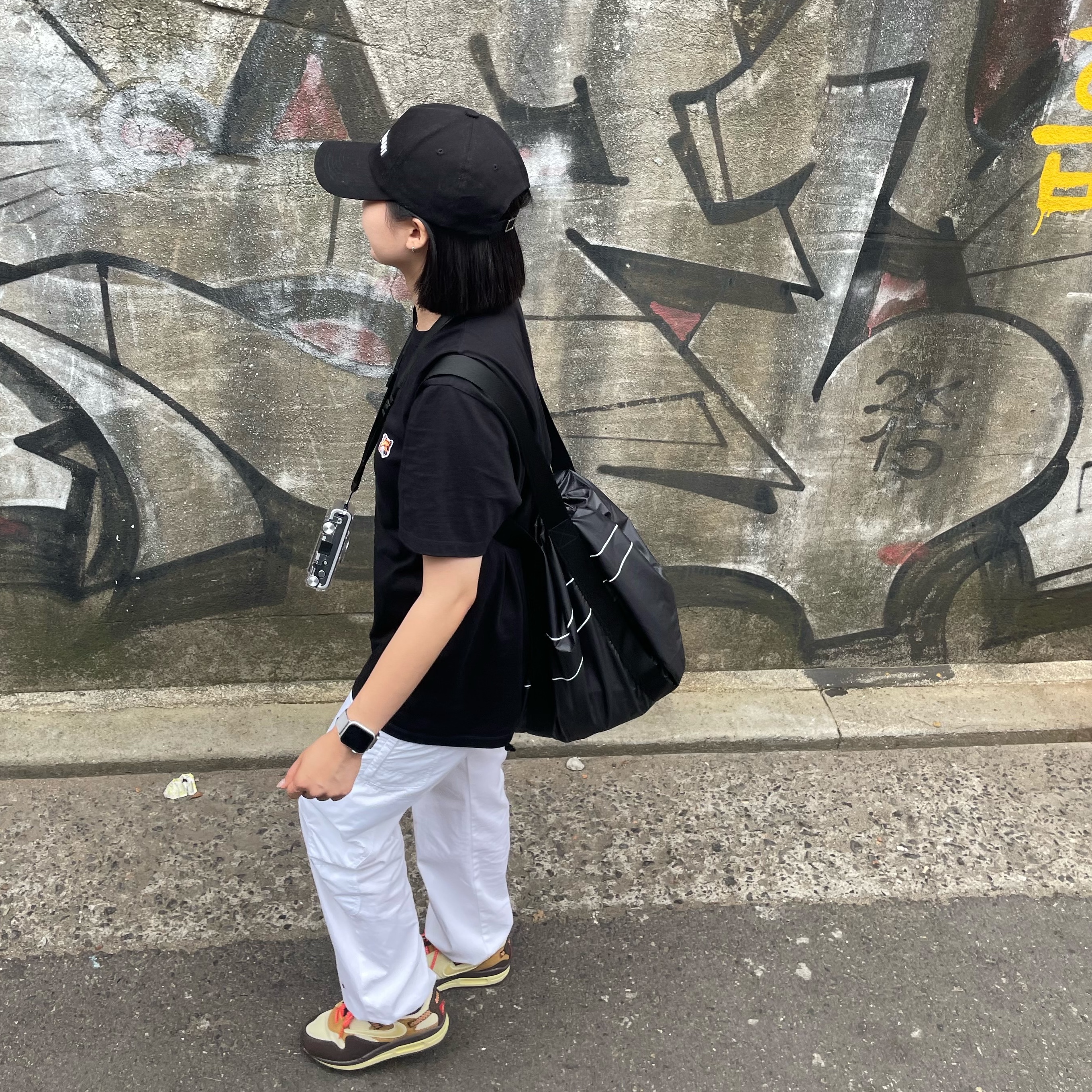 Nike x Travis Scott Air Max 1 Cact.us Brown, Nike x Off-White NRG Pants White 착용 스타일