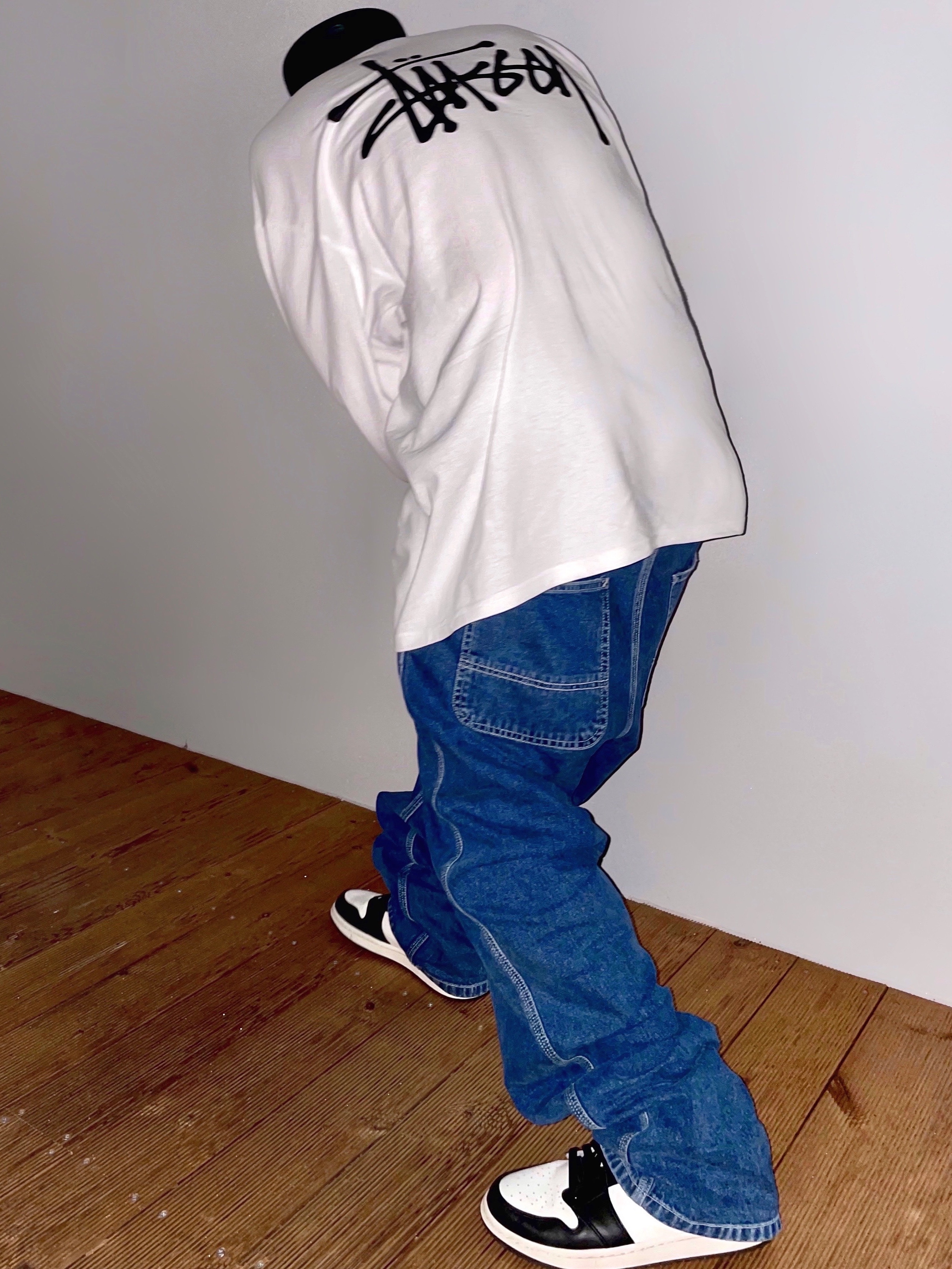 Stussy Basic Stussy LS T-Shirt White 2022, Jordan 1 Retro High OG Black Mocha 착용 스타일 - 1