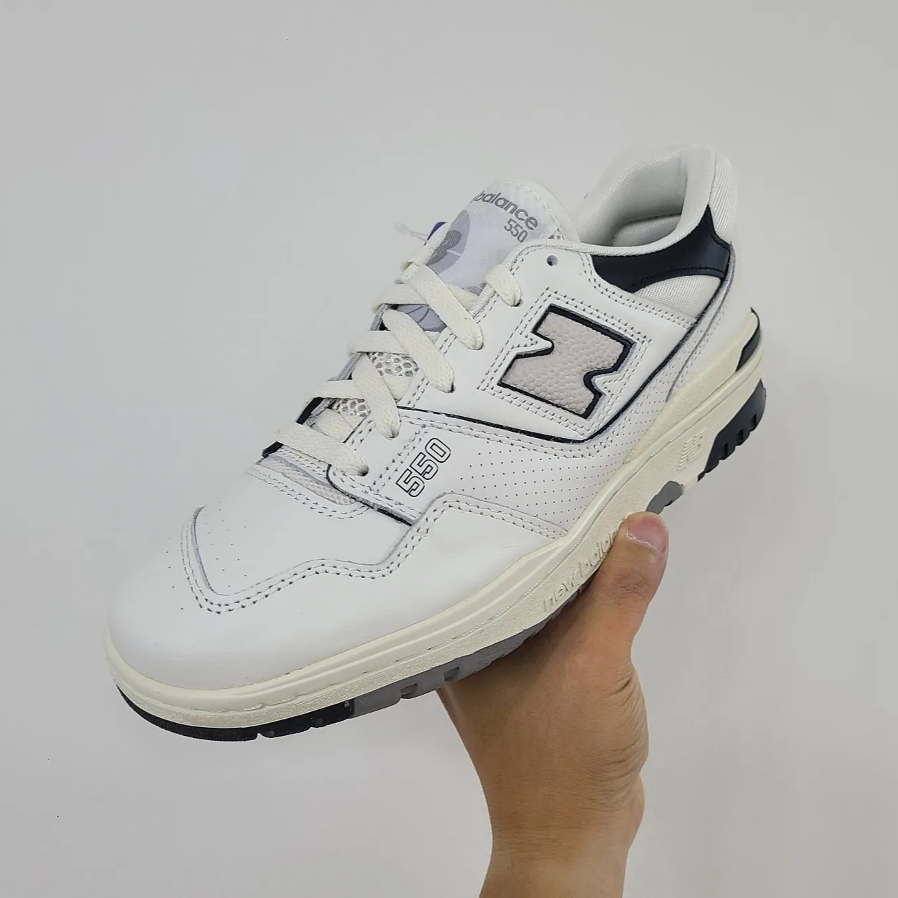 New Balance 550 White Grey - D Standard 착용 스타일 - 1