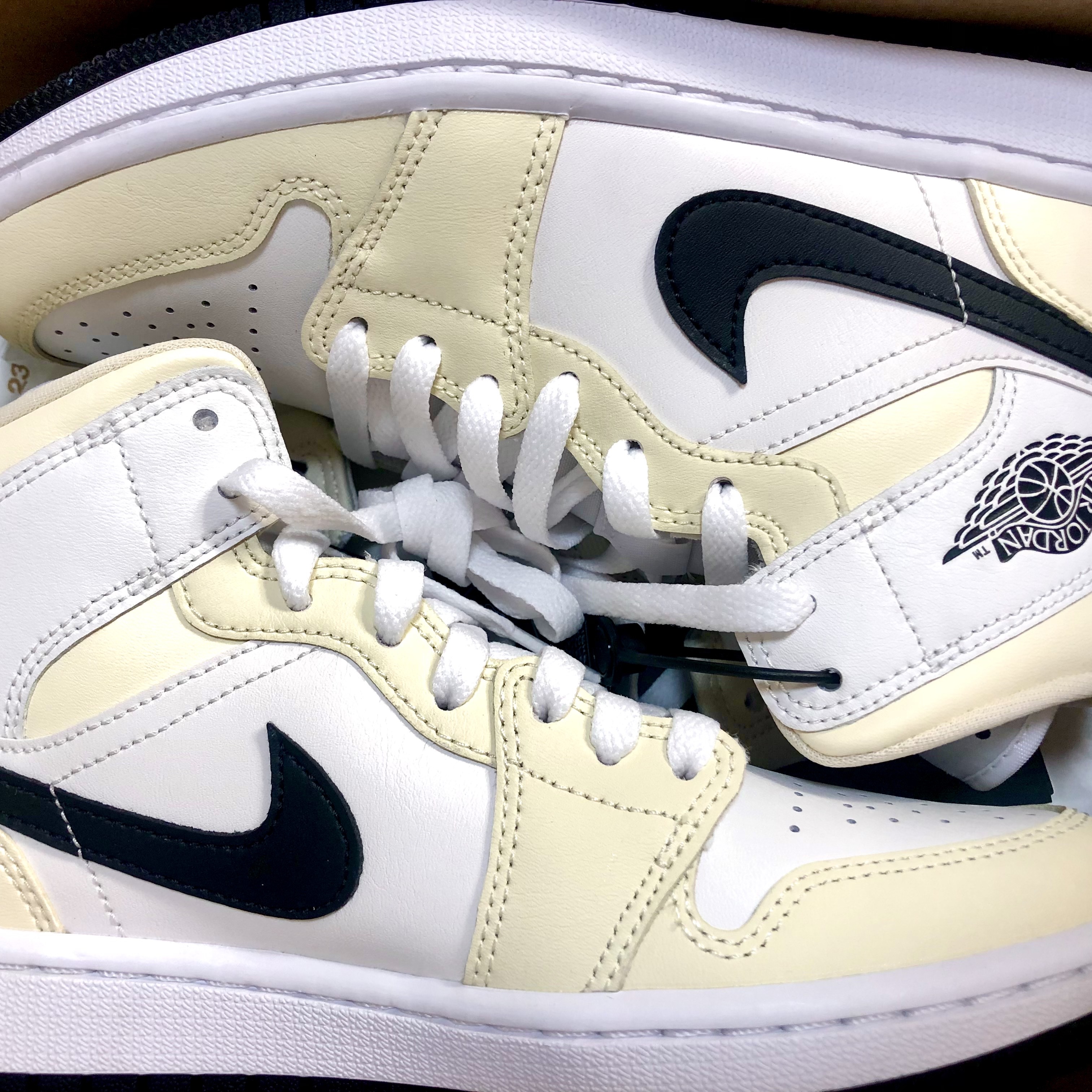 (W) Jordan 1 Mid Coconut Milk 착용 스타일