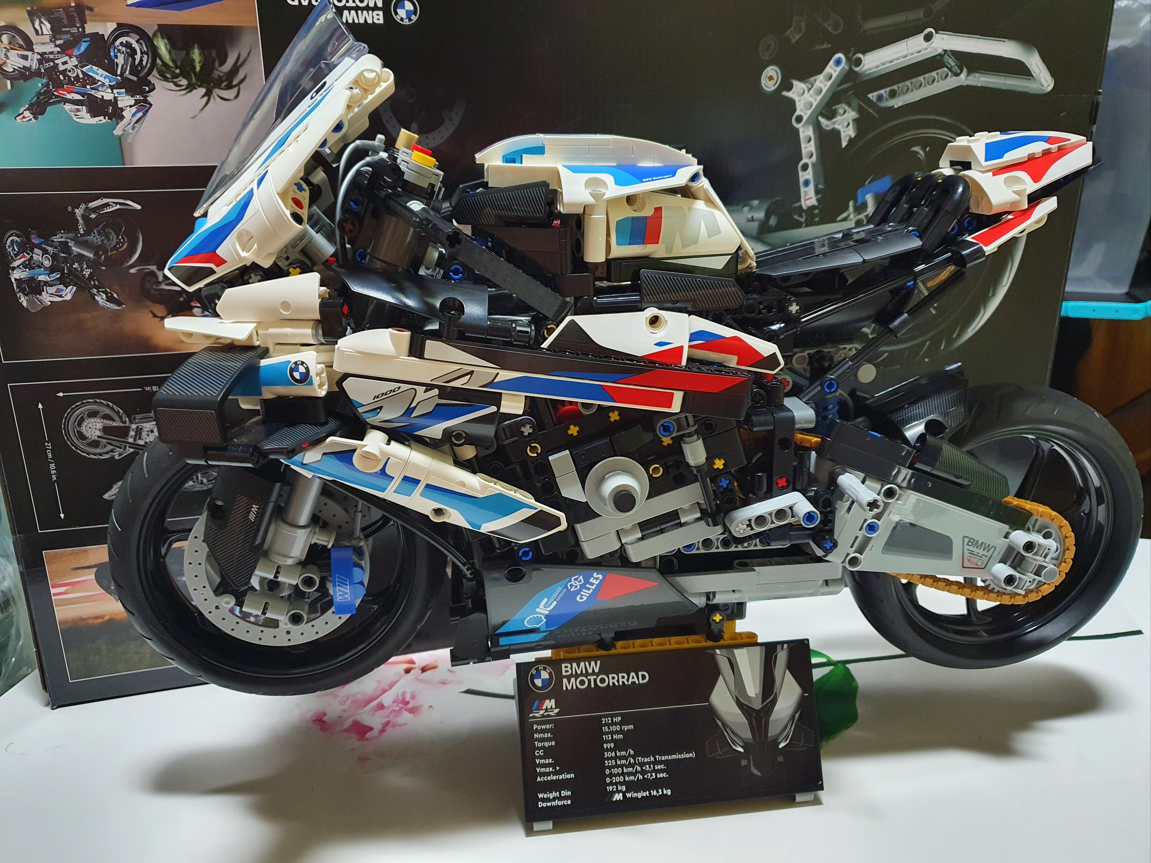 Lego BMW M 1000 RR 착용 스타일