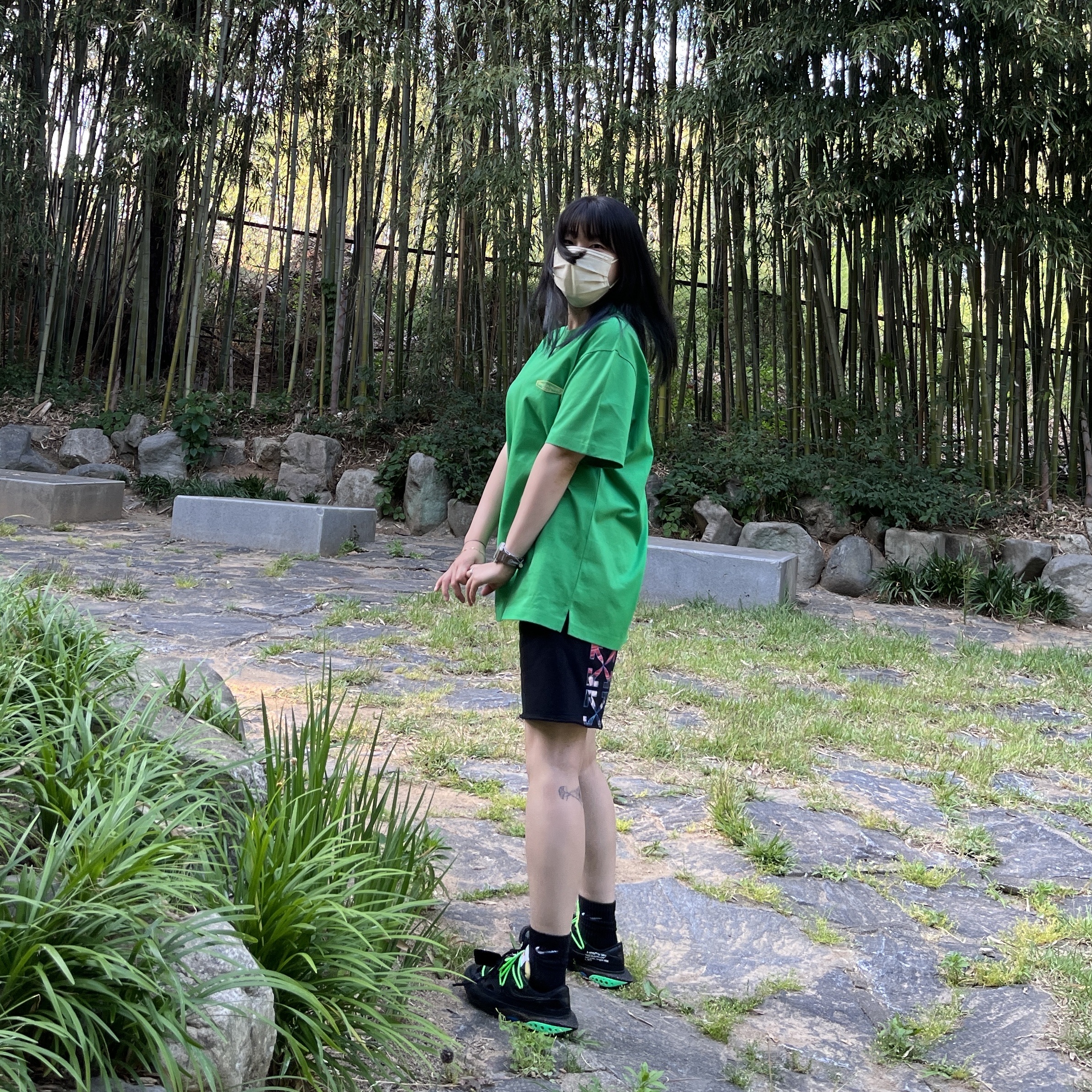 Nike x Off-White Blazer Low '77 Black and Electro Green 착용 스타일 - 2