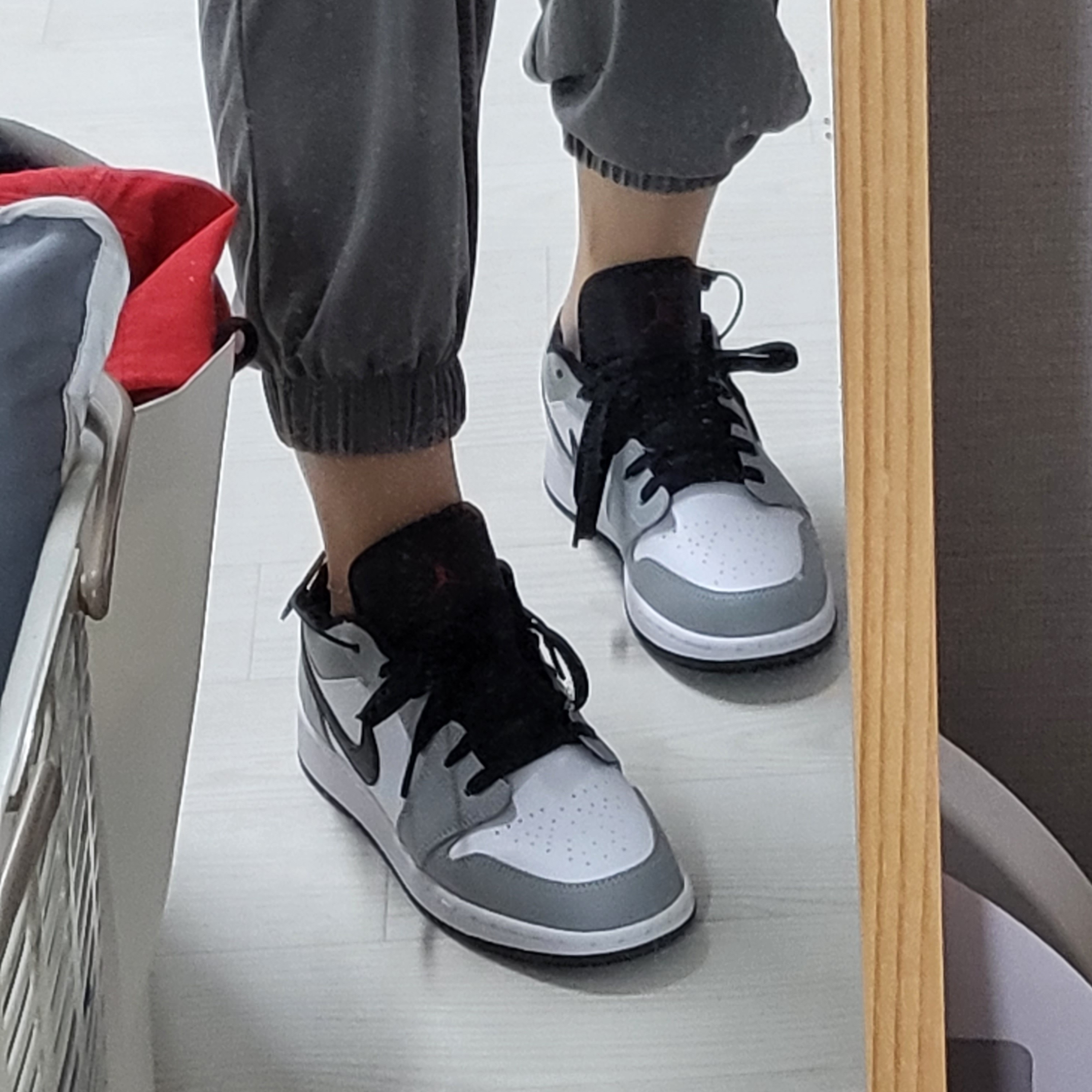 Jordan 1 Low Light Smoke Grey 착용 스타일 - 3