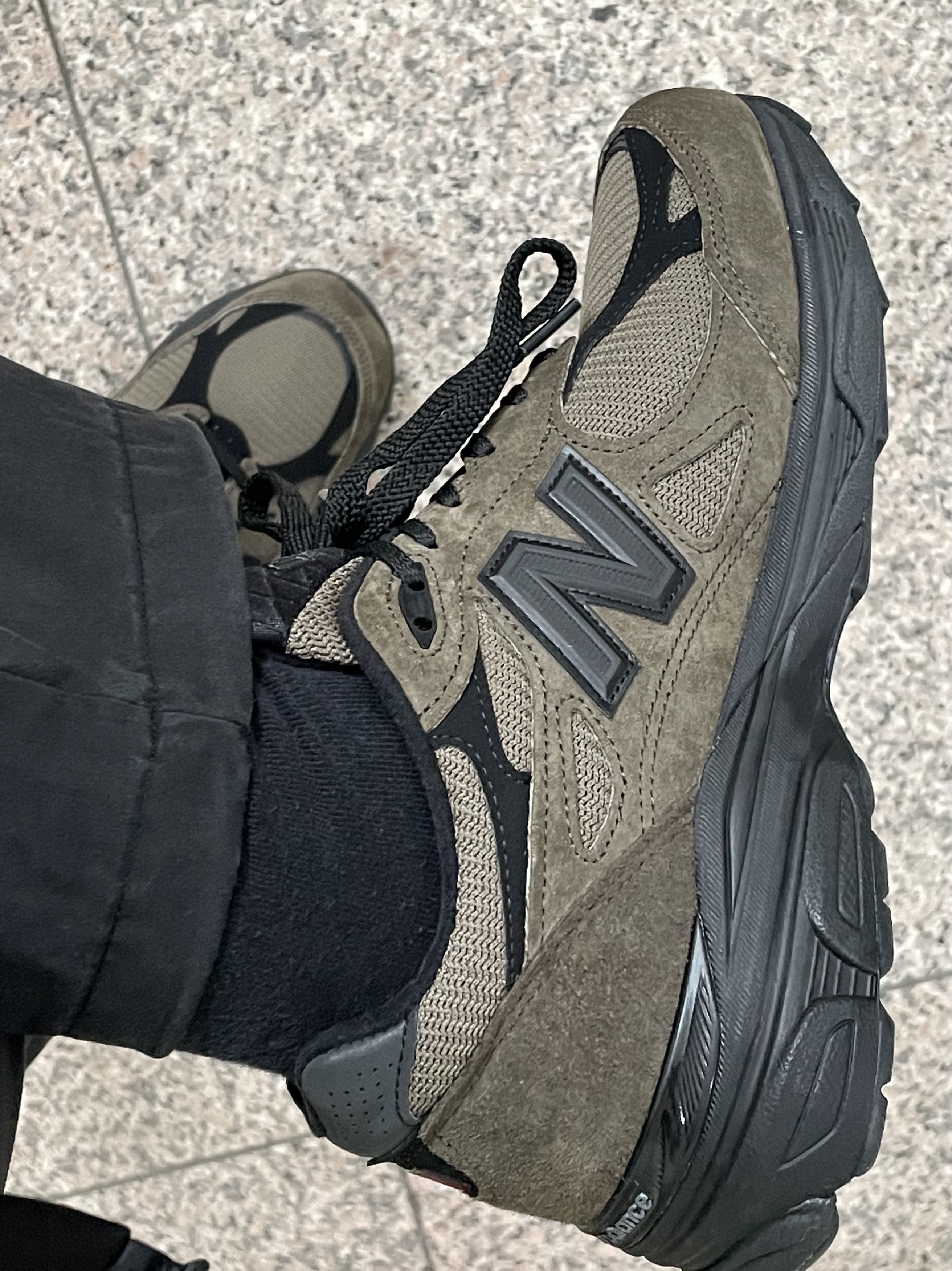 New Balance x JJJJound 990v3 Brown Black 착용 스타일