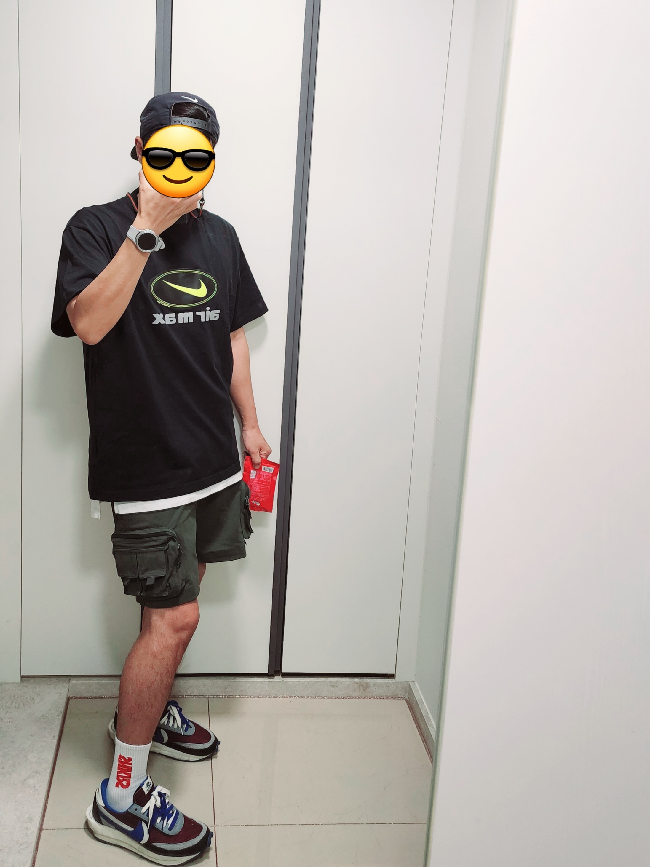 Nike NRG Air Max 97 T-Shirt Black (DV9400-010), Nike ACG Cargo Shorts Sequoia - Asia 착용 스타일