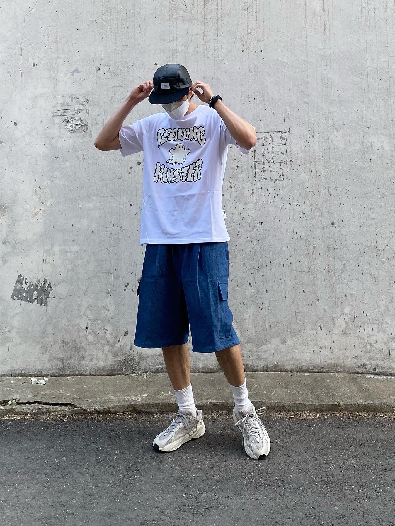 Adidas Yeezy Boost 700 V2 Static 2018 착용 스타일 - 3