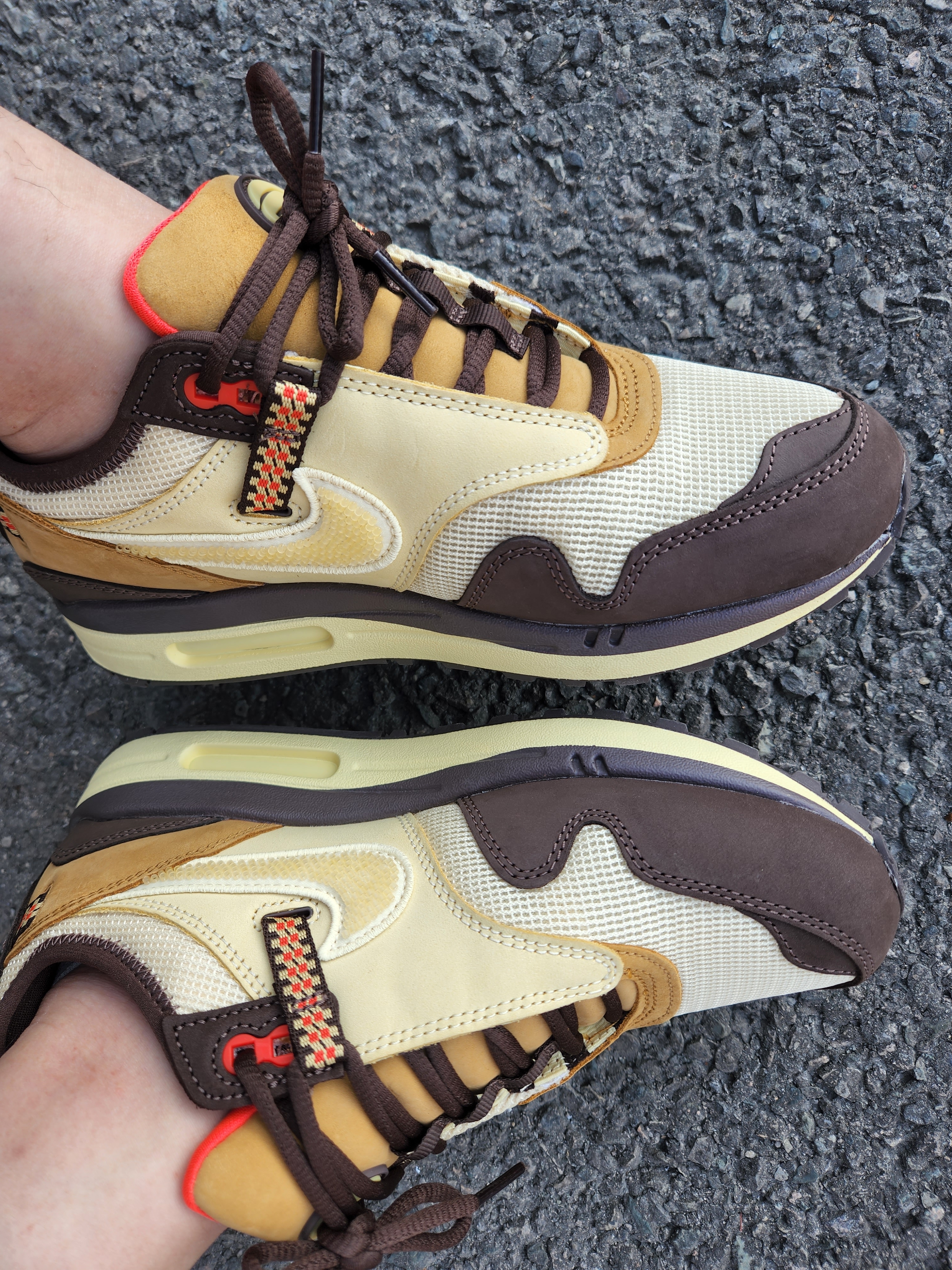 Nike x Travis Scott Air Max 1 Cact.us Brown 착용 스타일