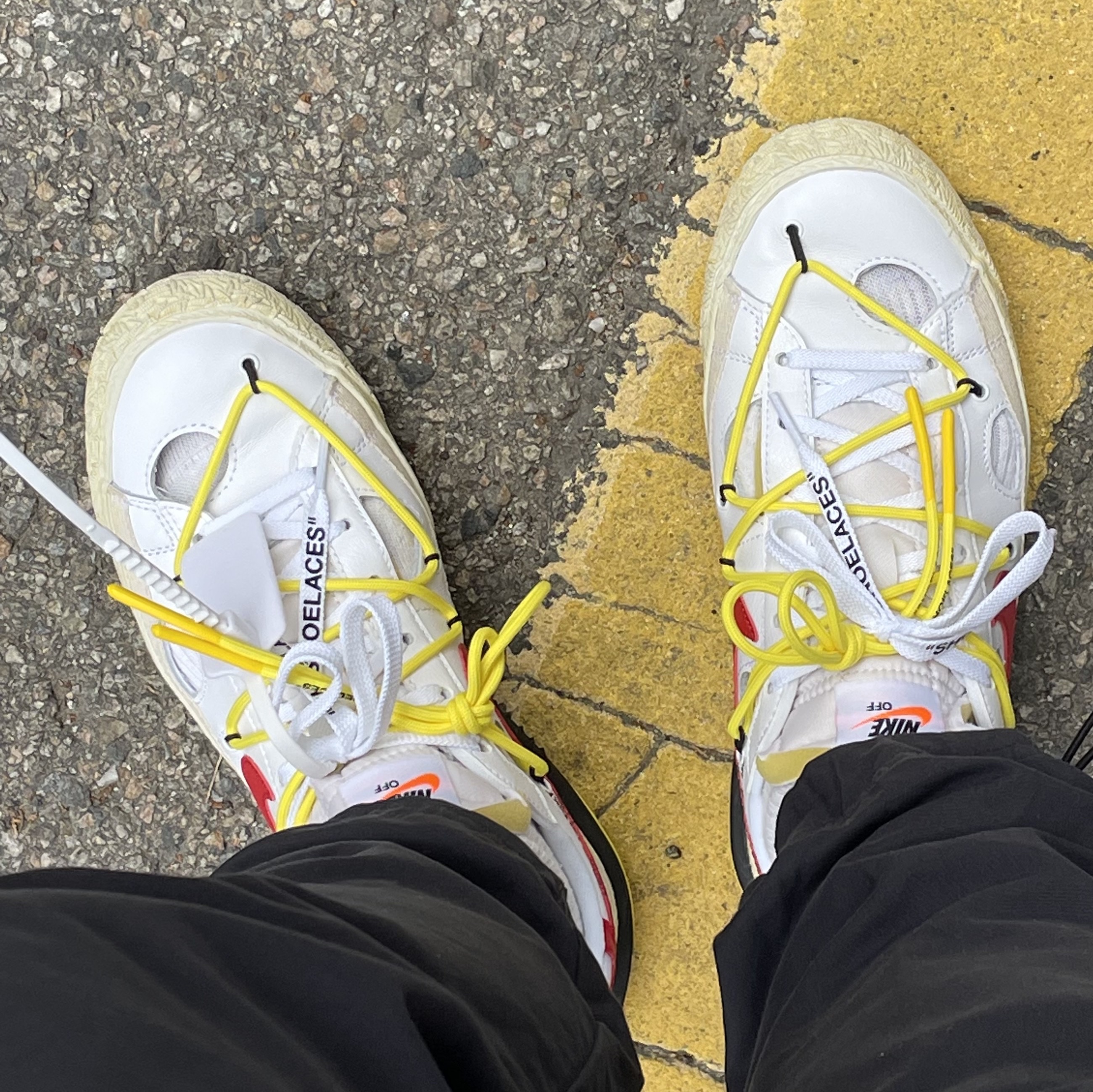 Nike x Off-White Blazer Low '77 White and University Red 착용 스타일