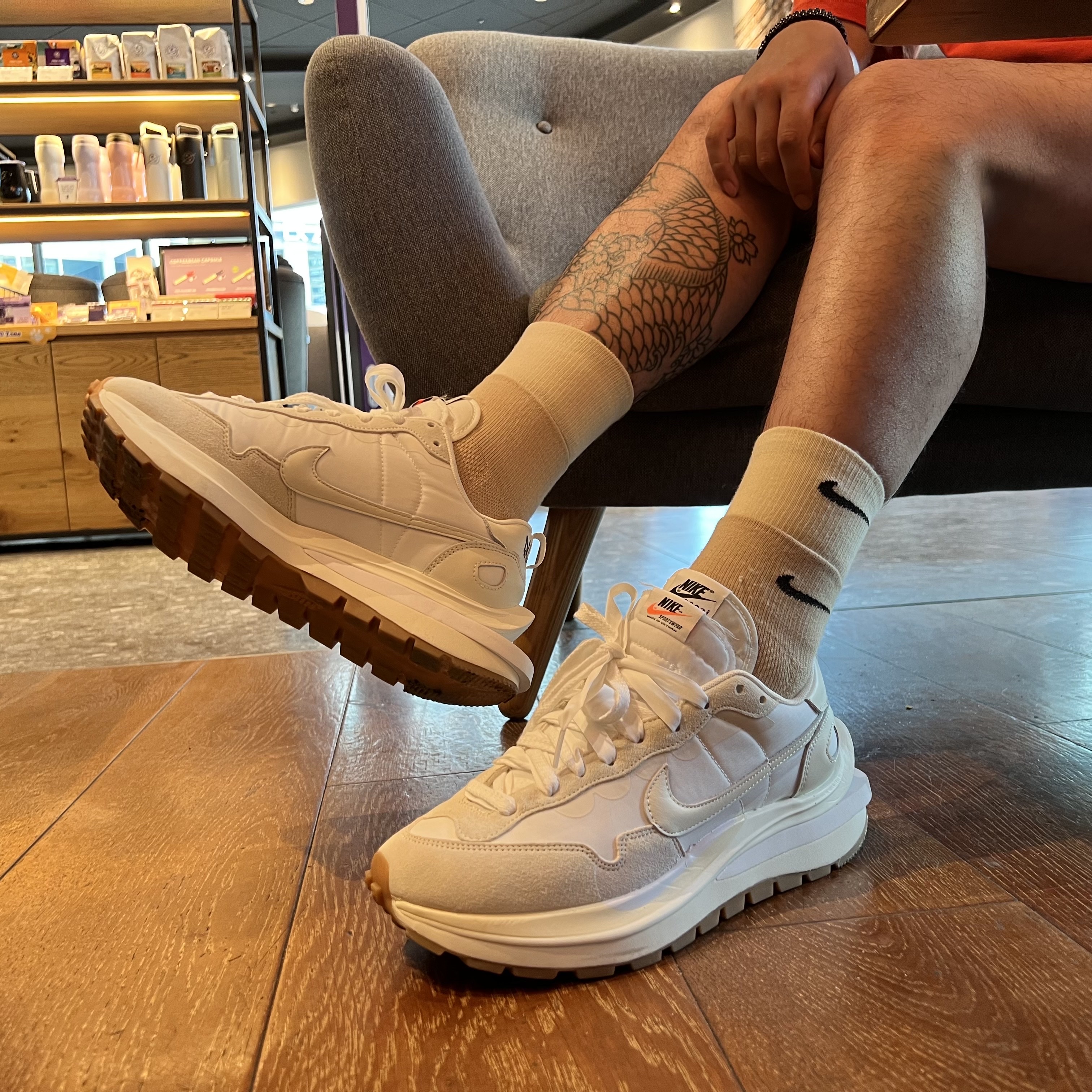Nike x Sacai VaporWaffle White and Gum, Nike x Matthew M Williams NRG Socks Desert Ore Black 착용 스타일