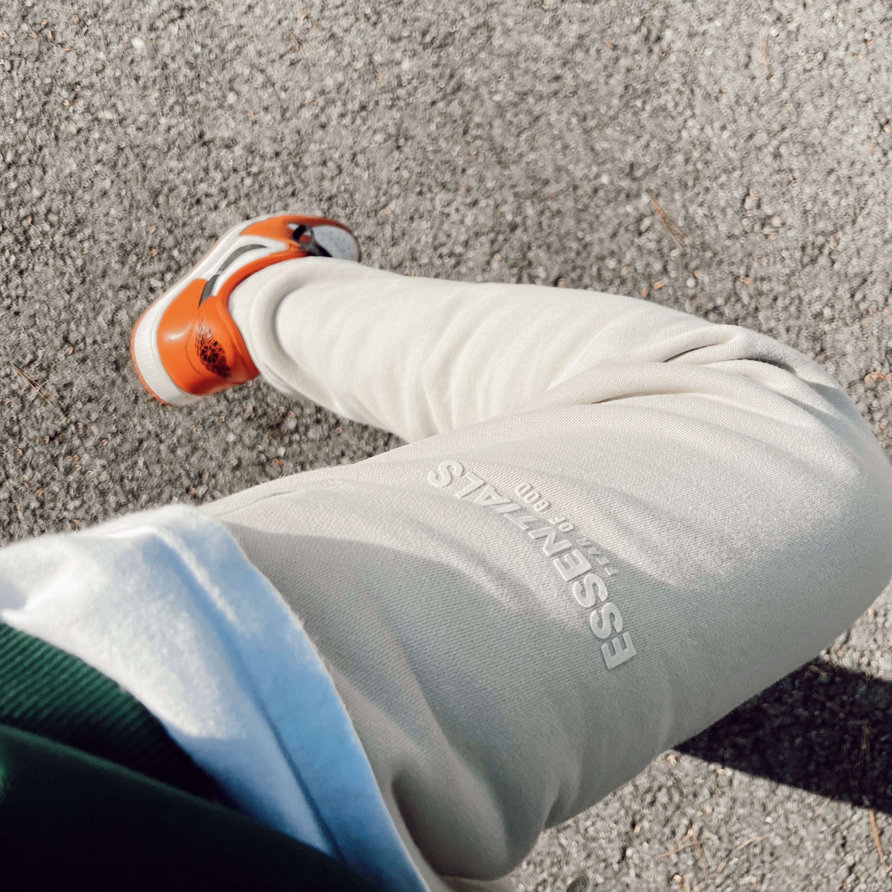 Jordan 1 Low OG Starfish, Essentials Relaxed Sweatpants Wheat - 22SS 착용 스타일