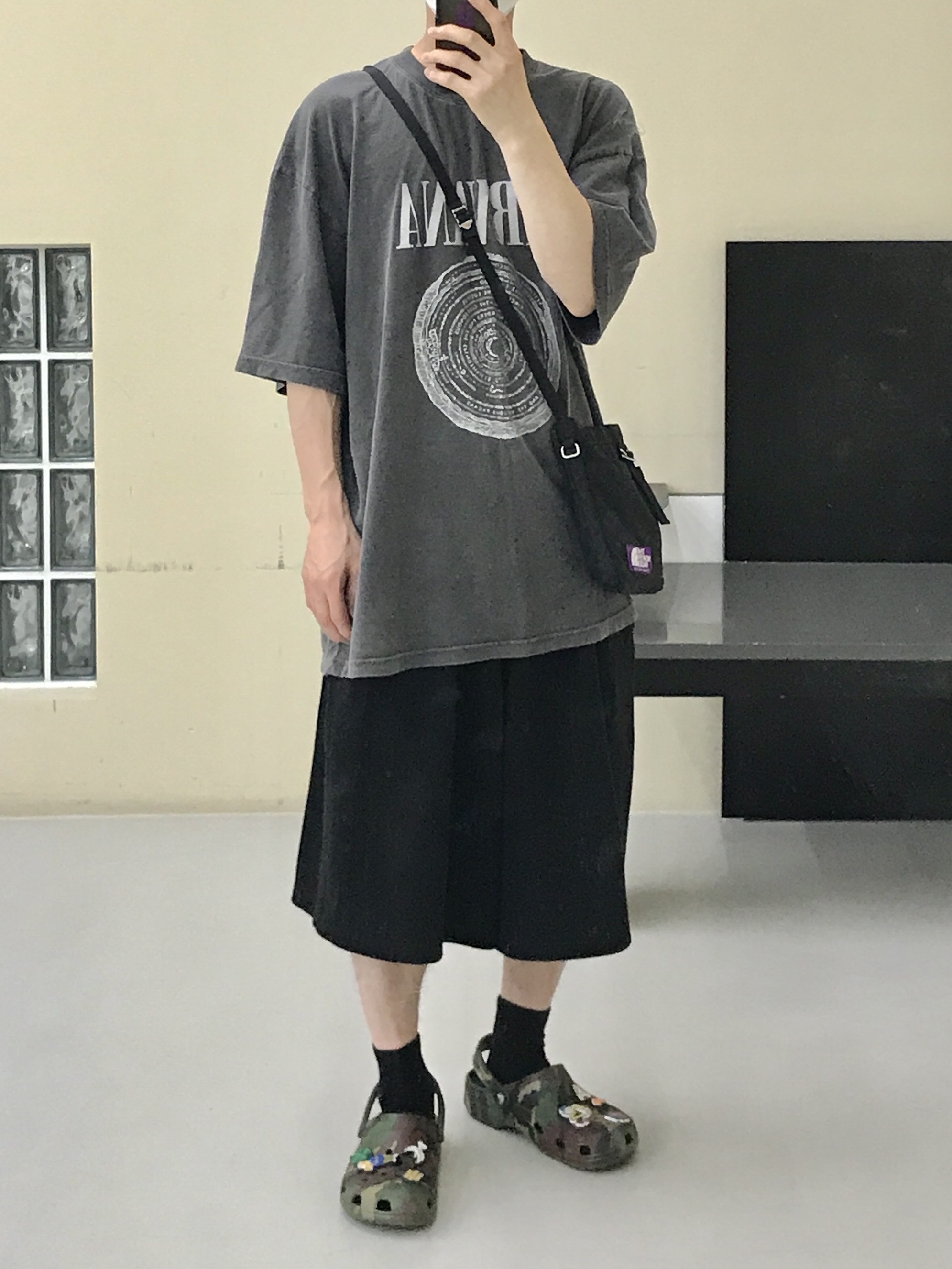 Crocs x Palace Classic Clog Woodland Camo 착용 스타일