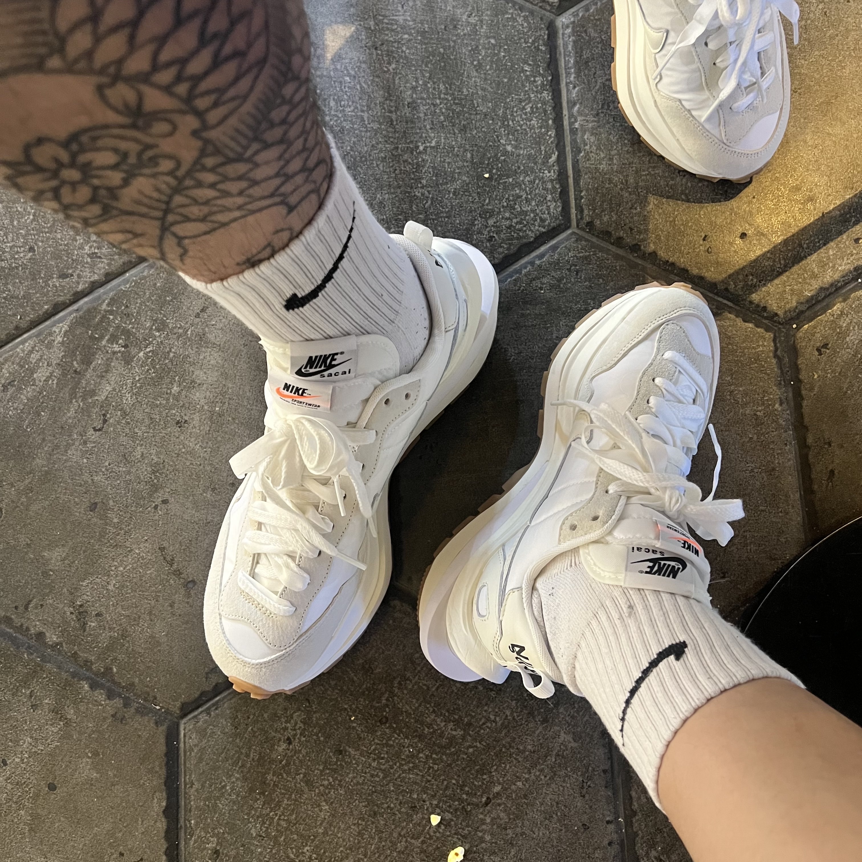 Nike x Sacai VaporWaffle White and Gum, Golden Goose Superstar Grey Code Sneakers 착용 스타일 - 1