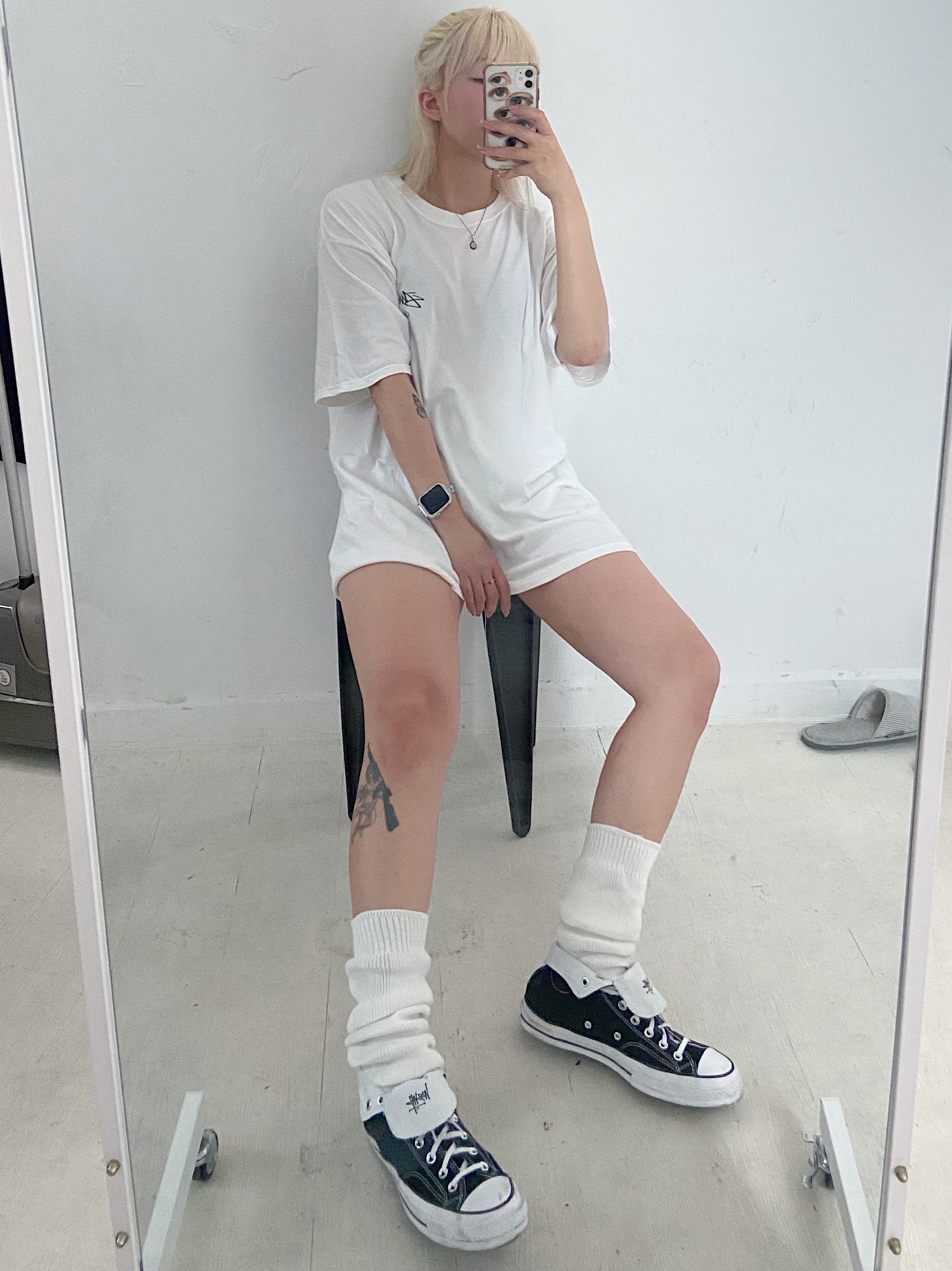 Converse x Stussy Chuck 70 High Black, Stussy California '68 T-Shirt White 착용 스타일 - 1