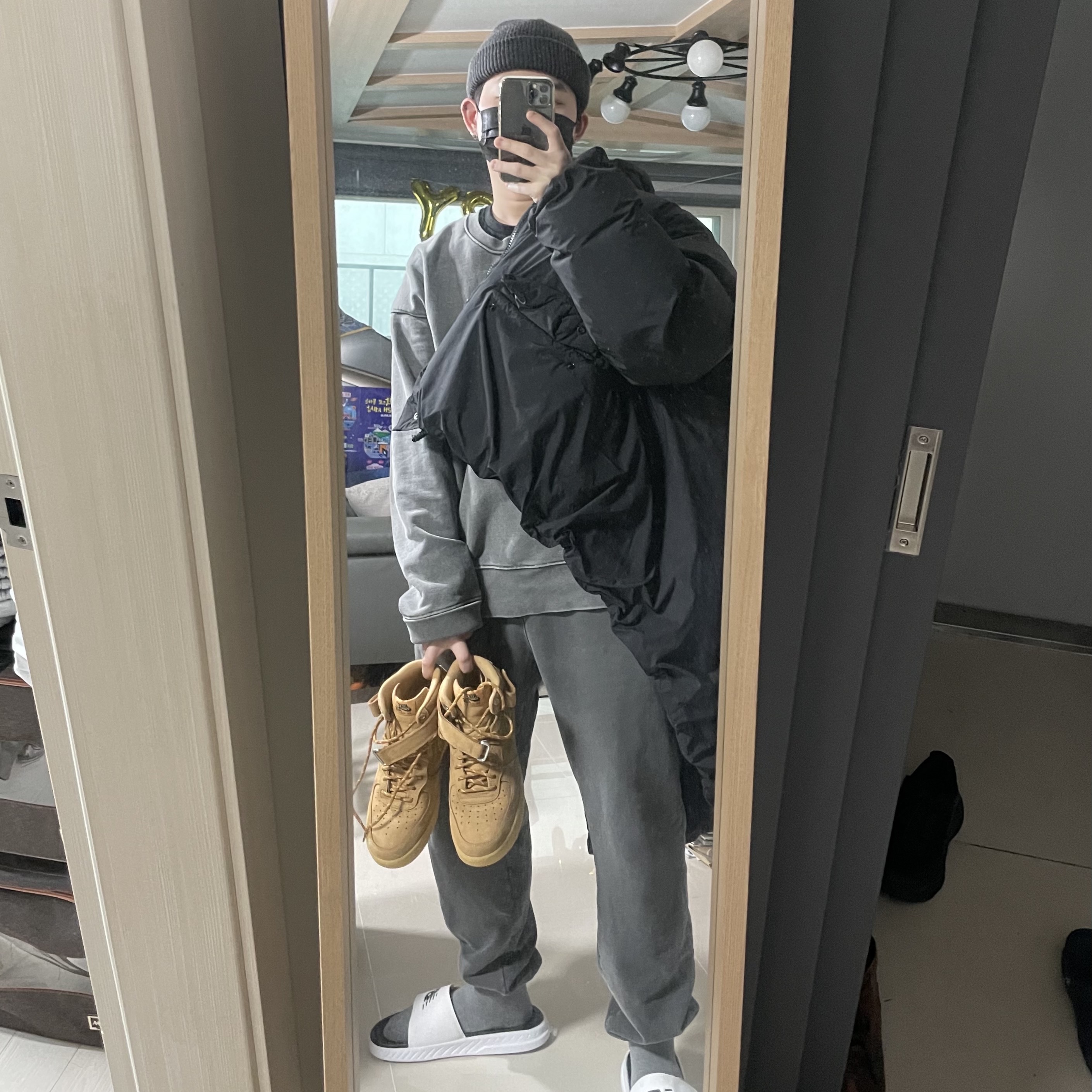 Nike Air Force 1 Mid '07 WB Flax 착용 스타일