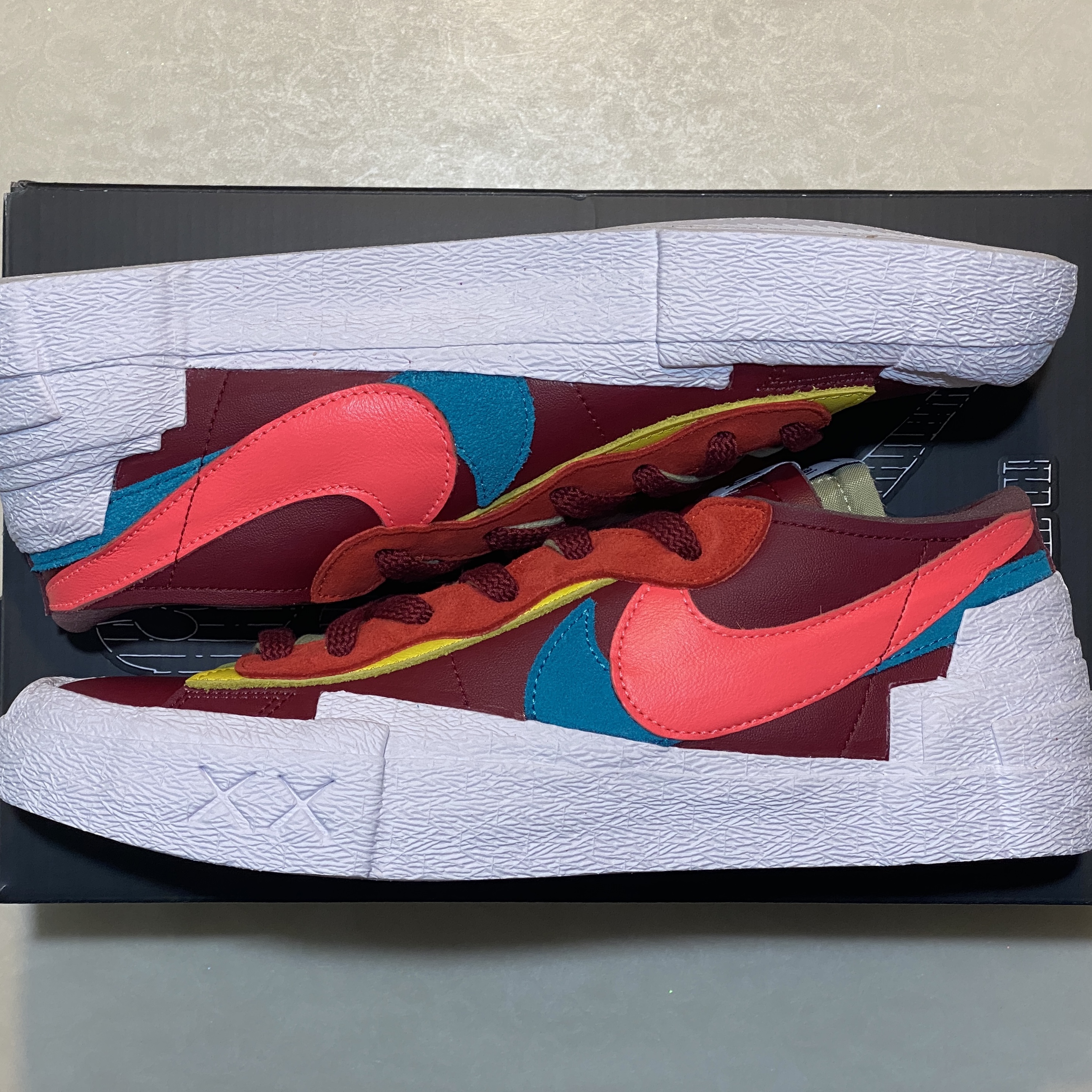 Nike x Sacai Blazer Low Iron Grey, Nike x Sacai x Kaws Blazer Low Team Red 착용 스타일 - 2