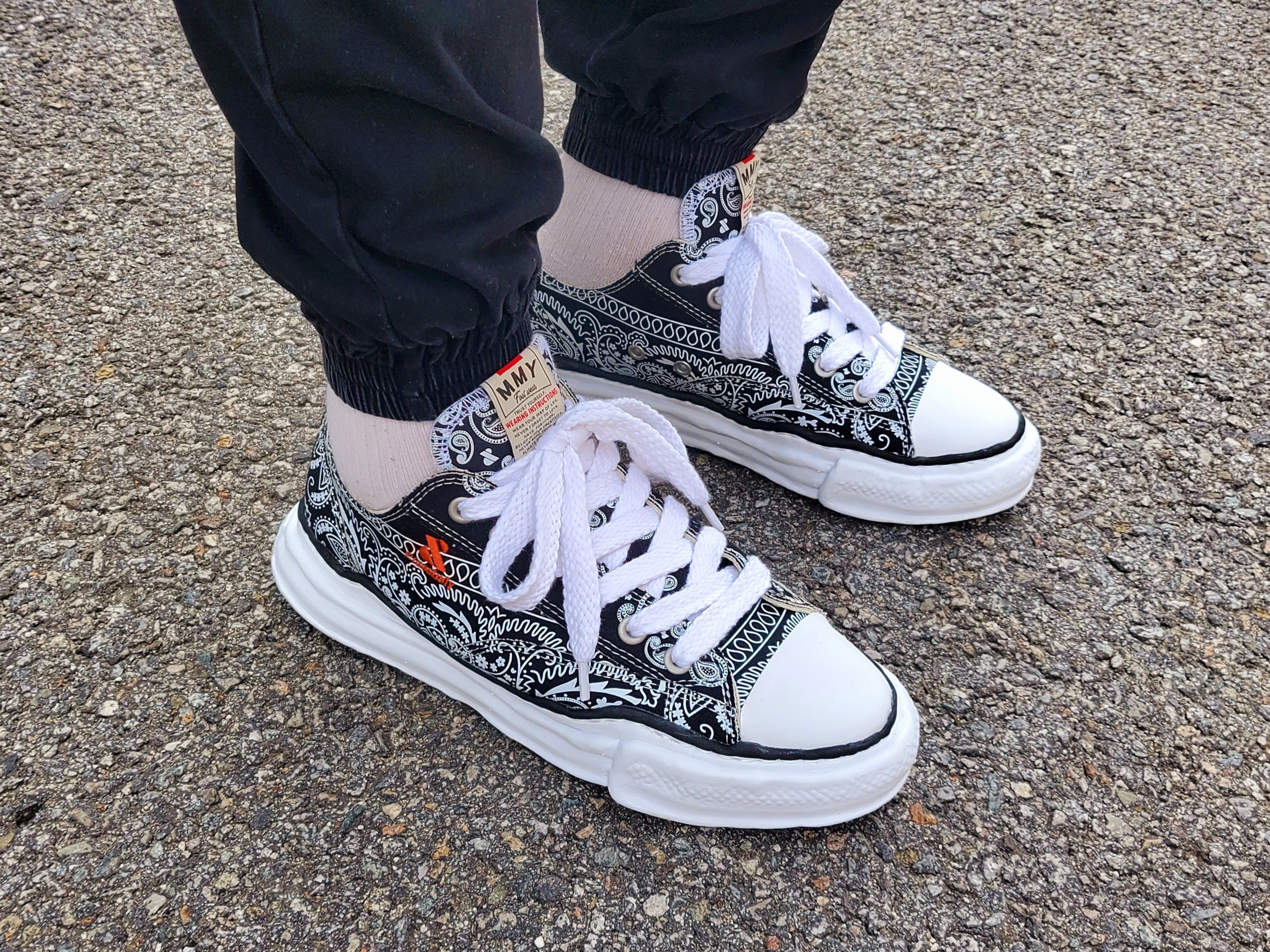 Maison Mihara Yasuhiro x Casestudy Peterson OG Sole Bandana Low-top Sneakers Black 착용 스타일 - 2