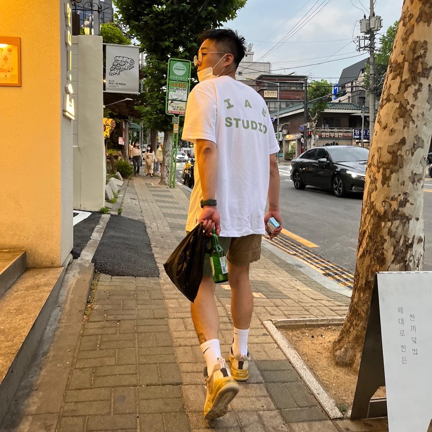 IAB Studio T-Shirt White Light Green, Nike x Travis Scott Air Max 270 React Cactus Trails 착용 스타일