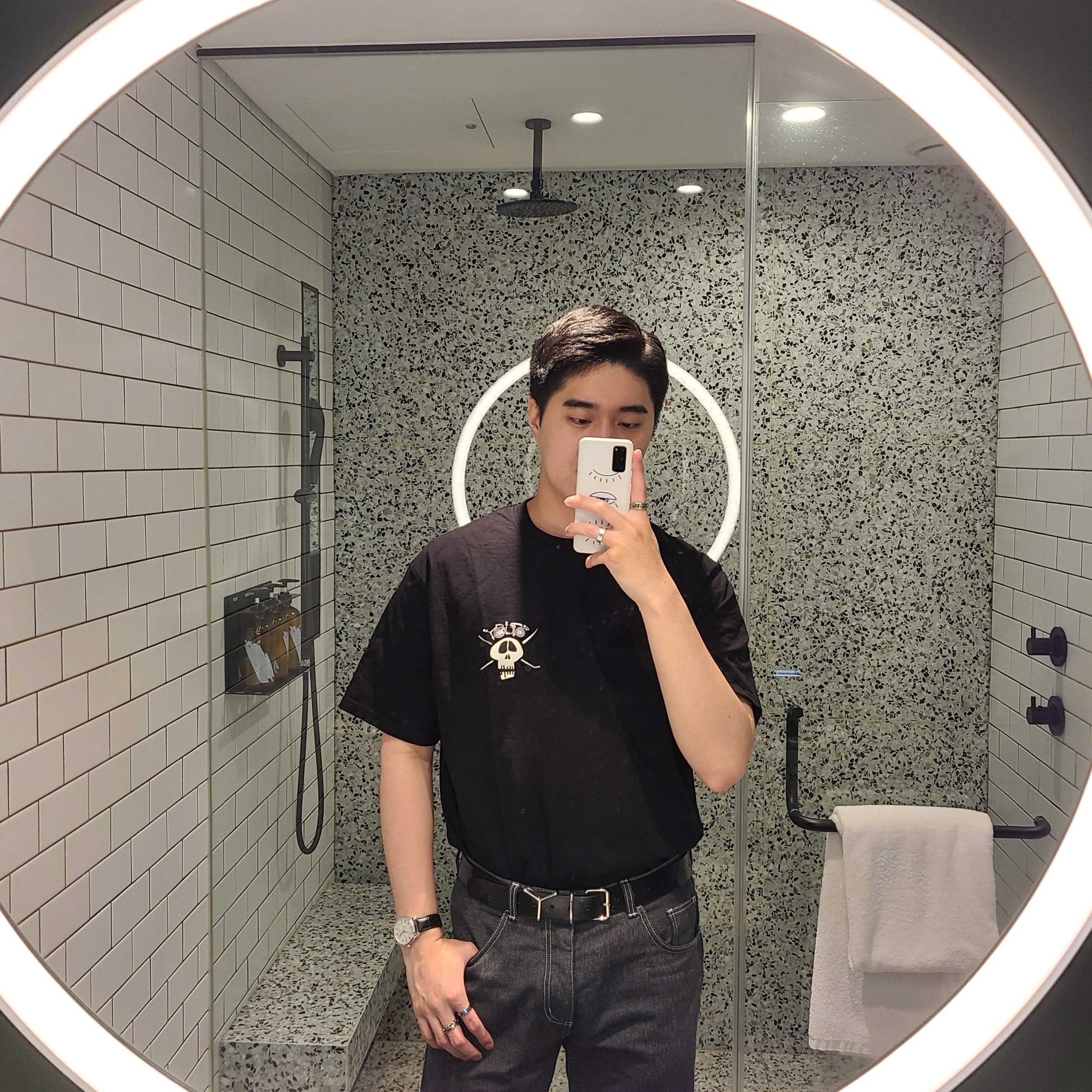 Stussy Surf Skate Skull T-Shirt Black 착용 스타일