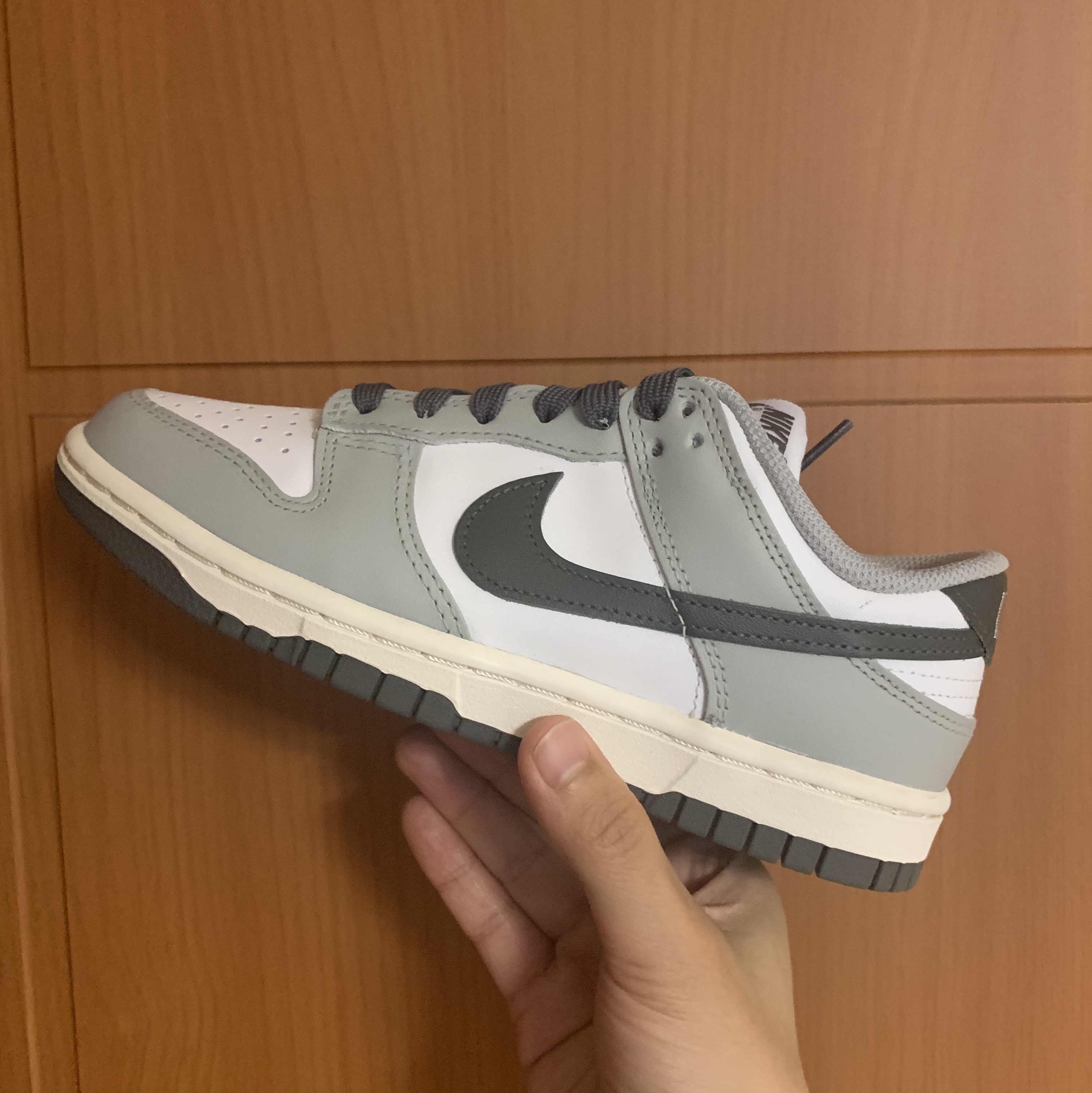 (W) Nike Dunk Low Light Smoke Grey 착용 스타일 - 3