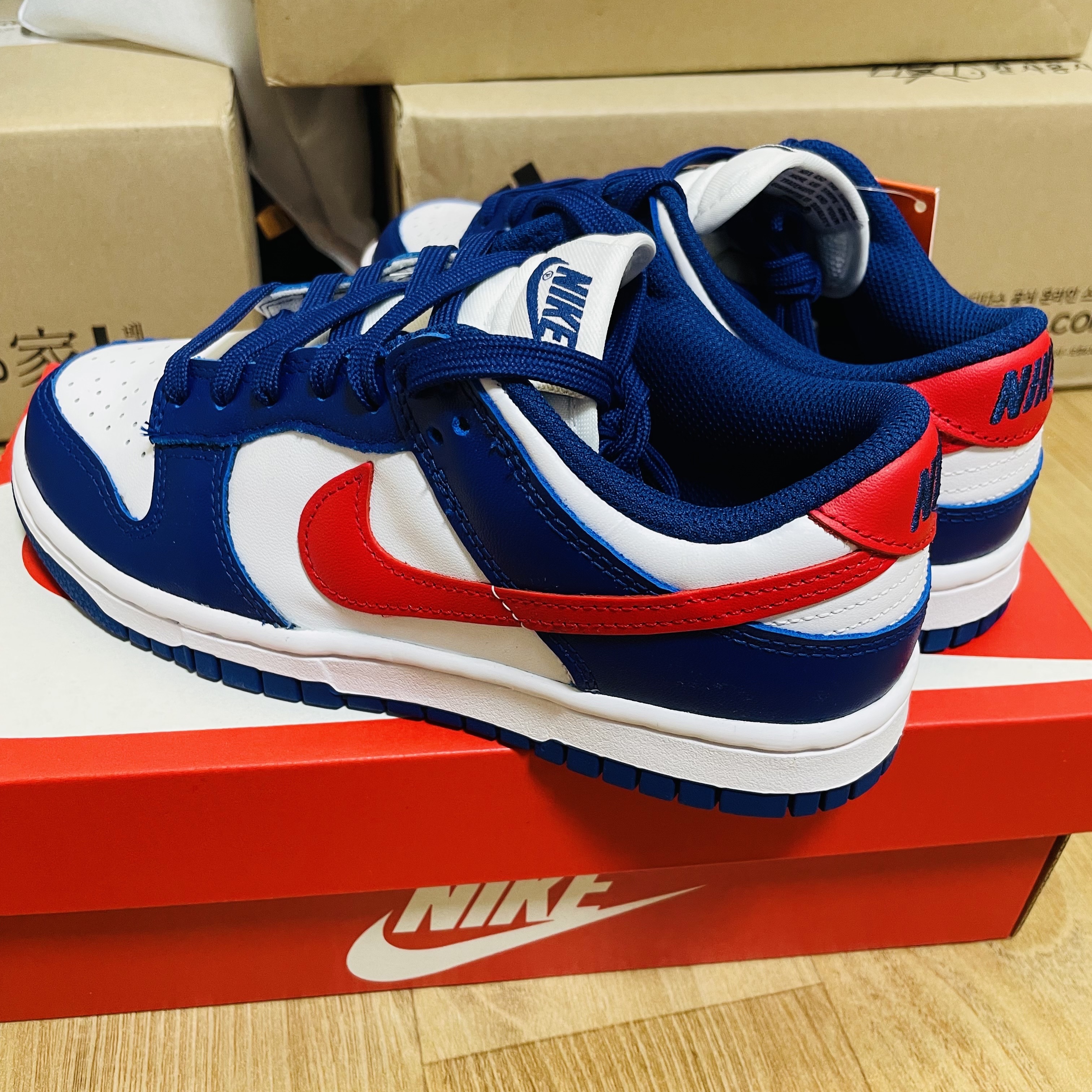 (W) Nike Dunk Low White and University Red 착용 스타일 - 3