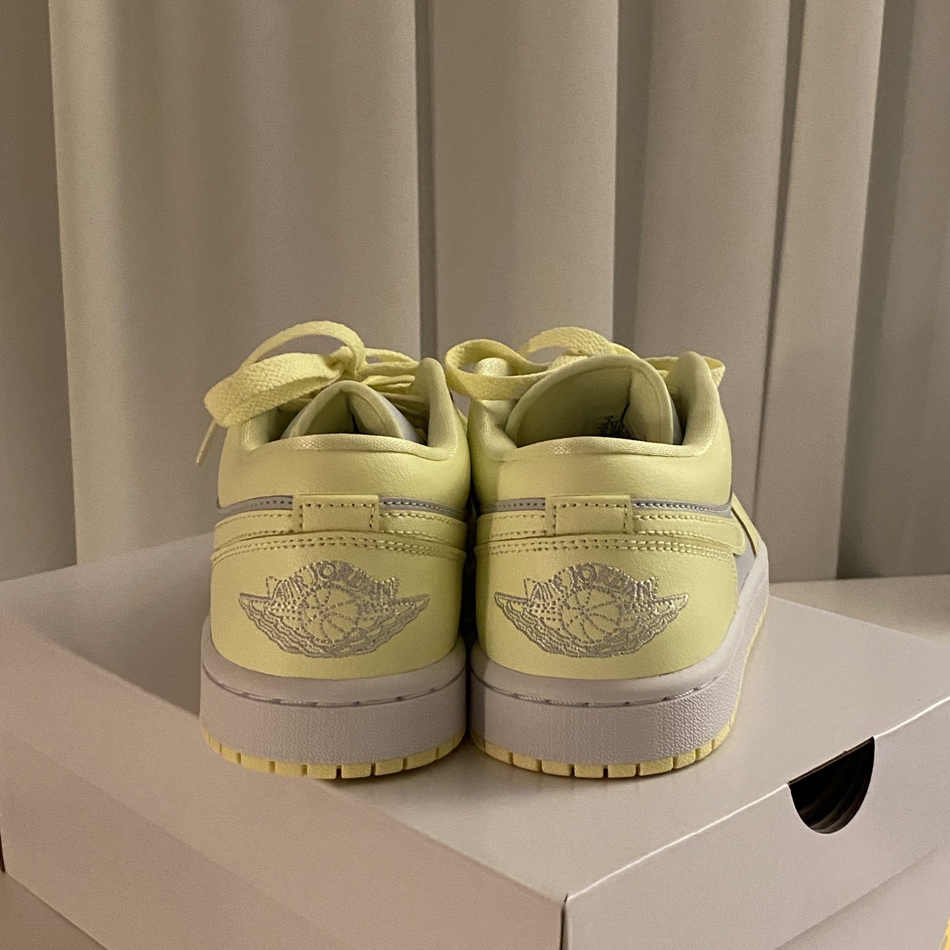 (W) Jordan 1 Low Citron Tint 착용 스타일 - 3