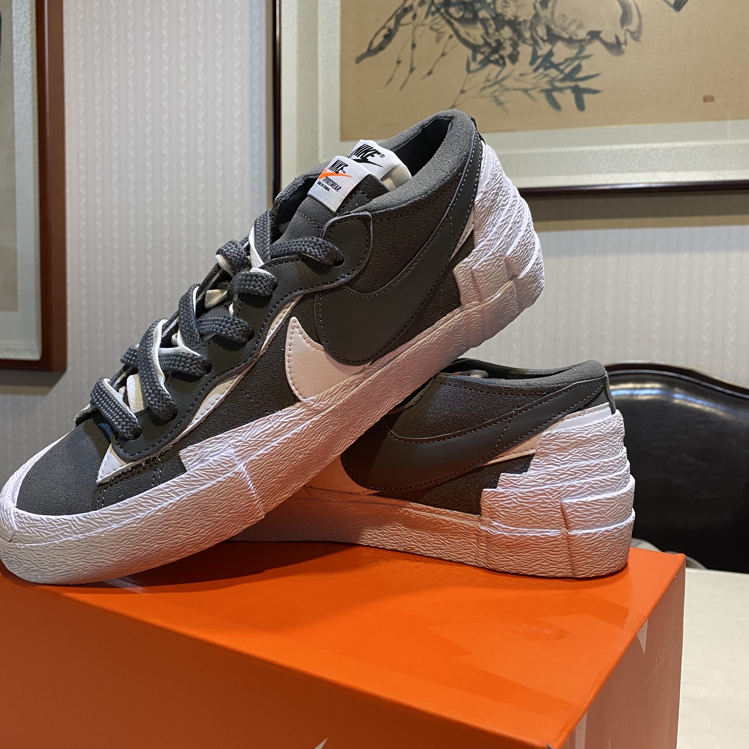 Nike x Sacai Blazer Low Iron Grey, Nike x Sacai x Kaws Blazer Low Team Red 착용 스타일 - 1