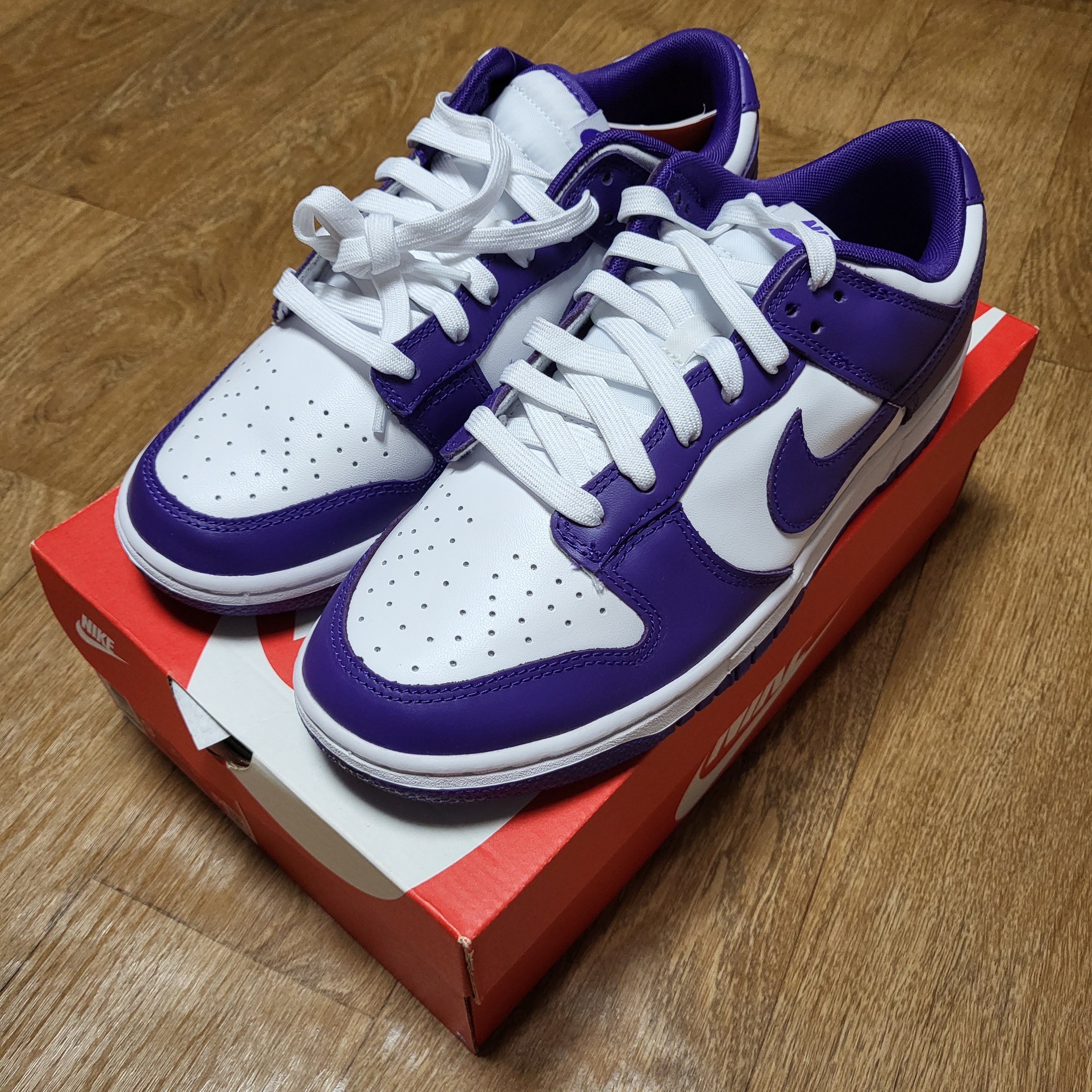 Nike Dunk Low Retro Championship Court Purple 착용 스타일 - 2