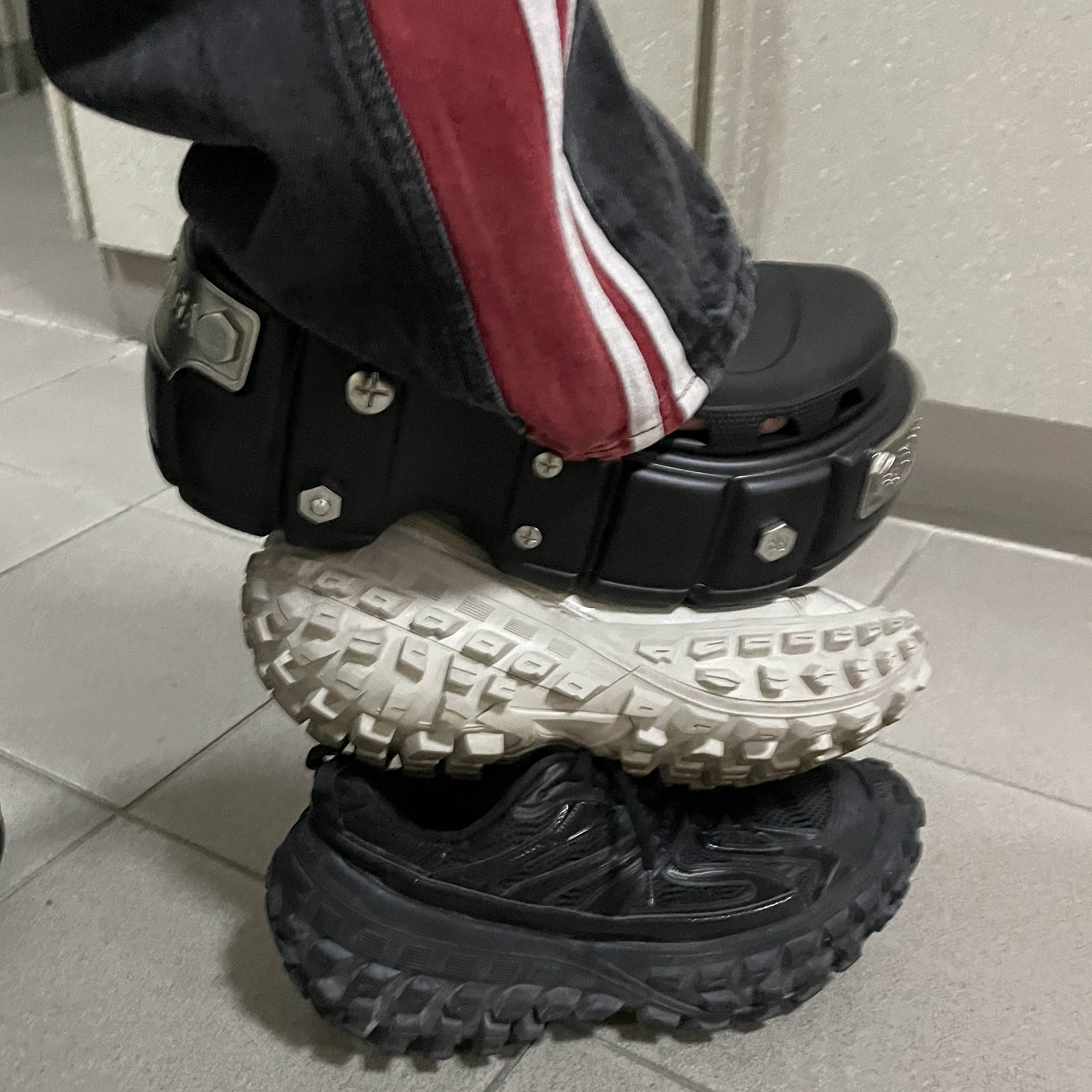 Balenciaga Defender Sneakers Black, Balenciaga Defender Sneakers Beige 착용 스타일