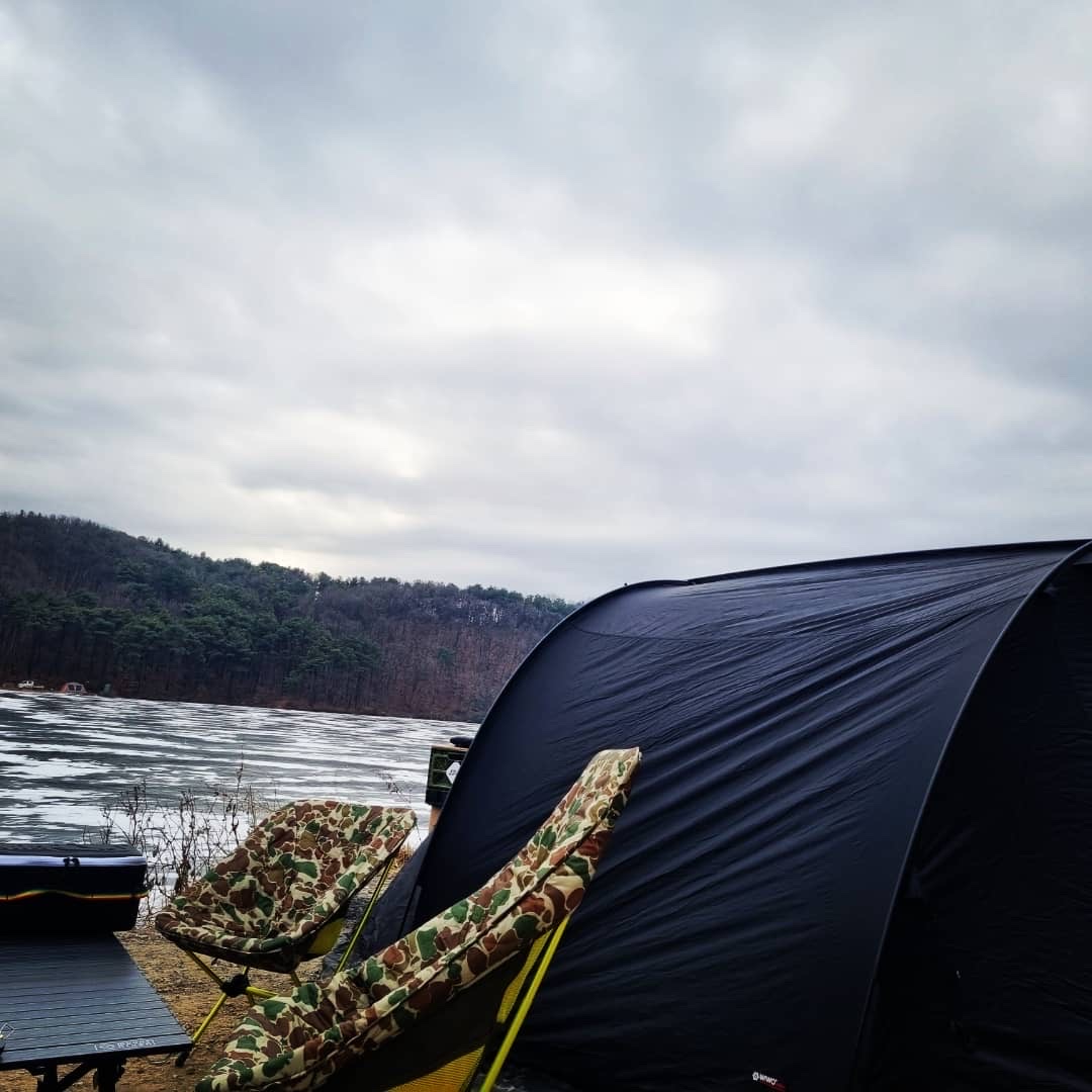 Helinox Tactical Chair Duck Camo, Helinox Tactical Field Cover Chair Two Duck Camo Orange (Without Frame) 착용 스타일