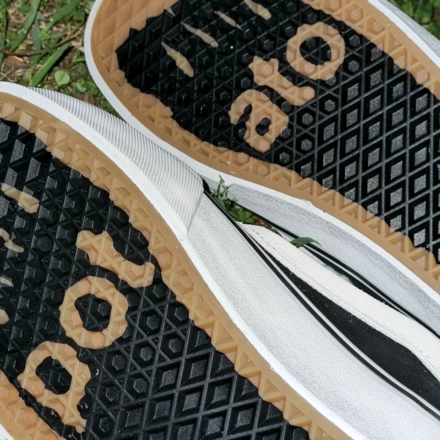 Vans Vault x Imran Potato Knu-Skool VR3 LX Black White 착용 스타일 - 3