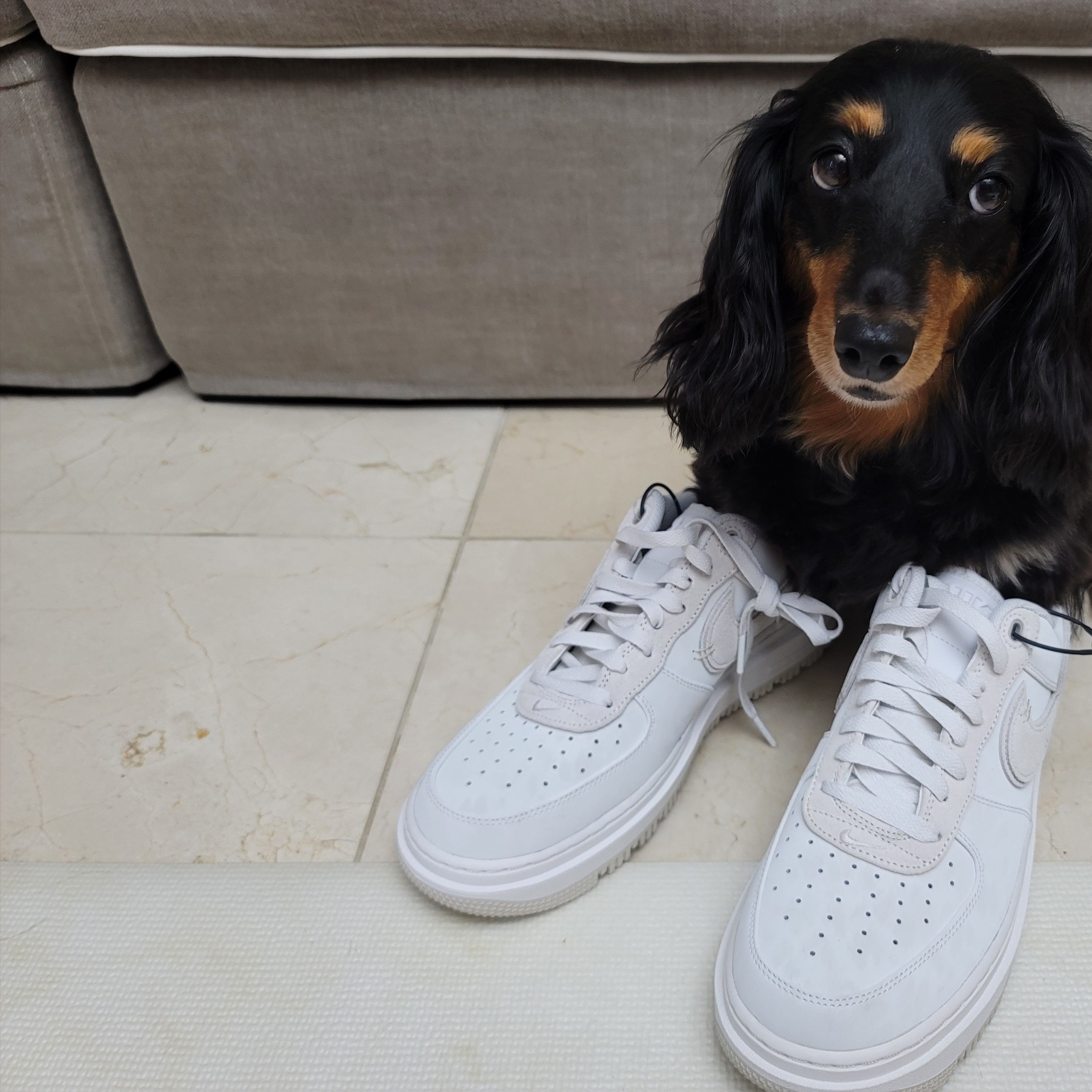 Nike Air Force 1 High '07 LV8 White and Light Chocolate, Nike Air Force 1 Luxe Summit White 착용 스타일 - 3