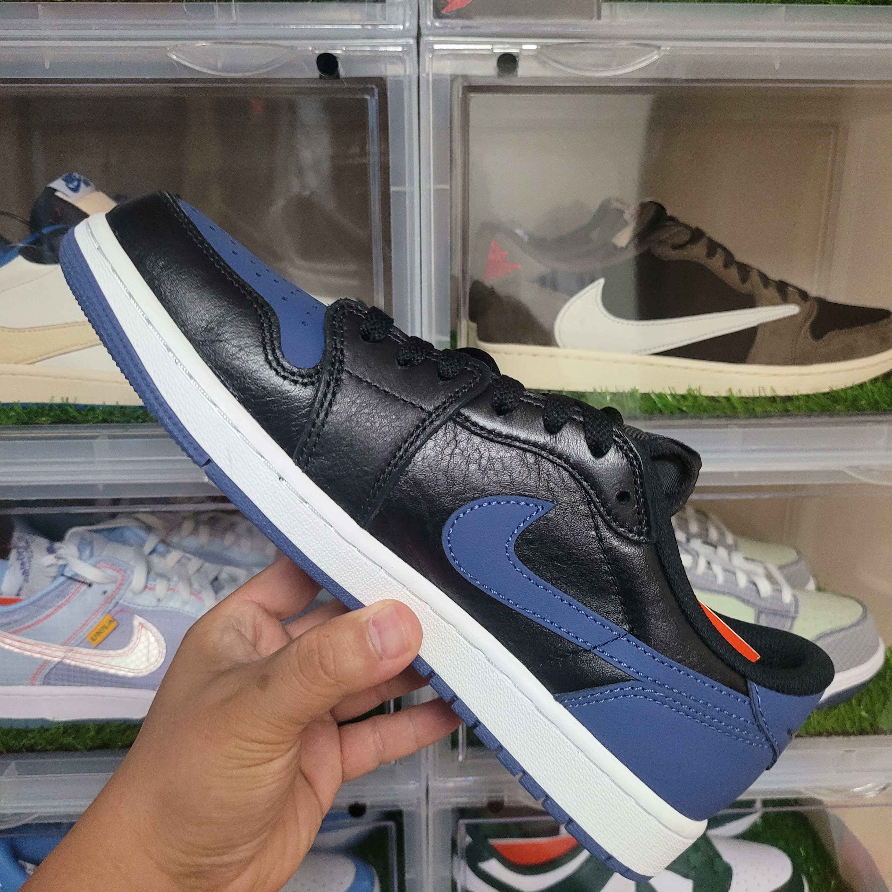 Jordan 1 Retro Low OG Mystic Navy 착용 스타일 - 2