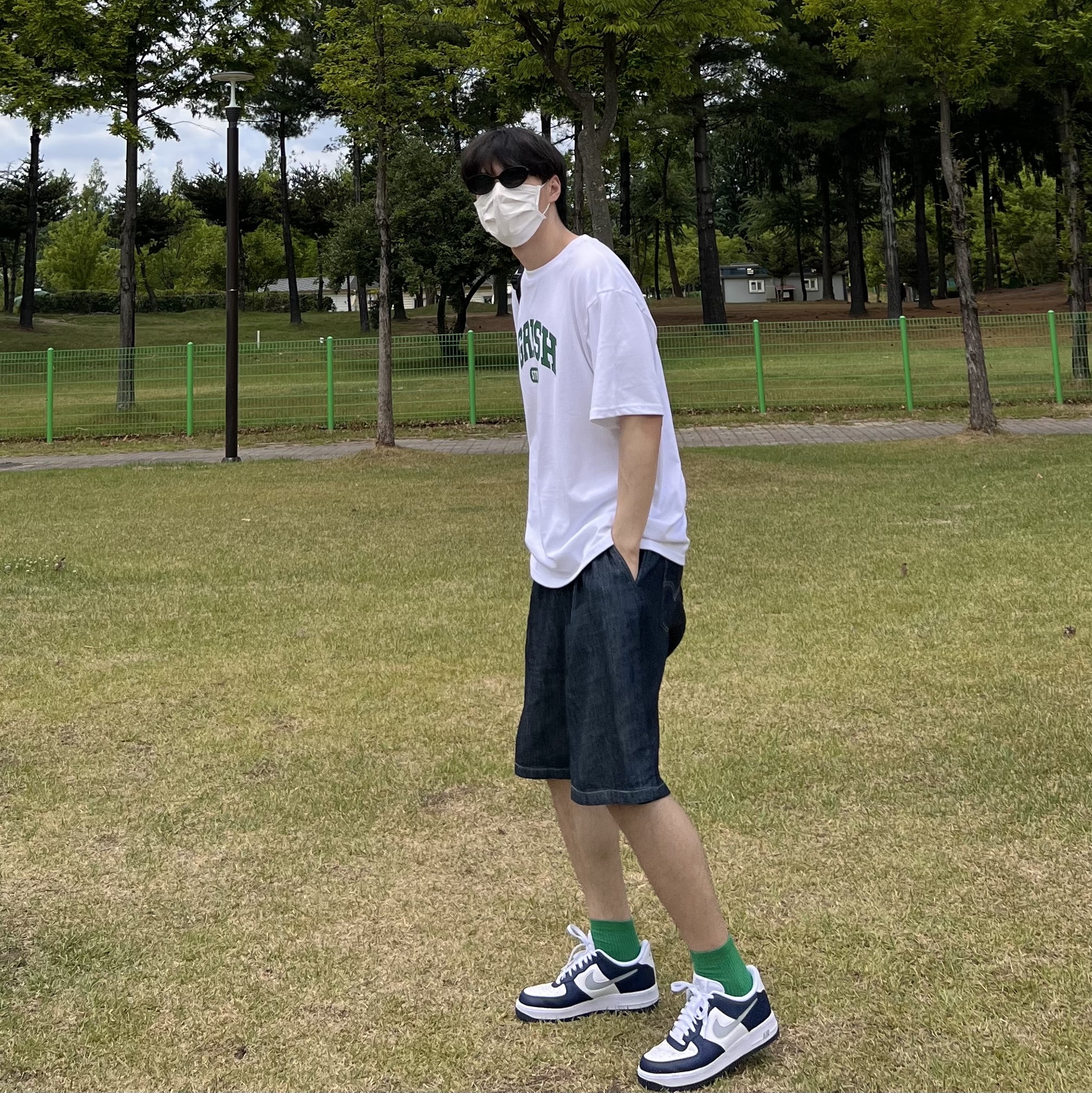 Nike Air Force 1 '07 Cut Out Swoosh Midnight Navy 착용 스타일 - 2