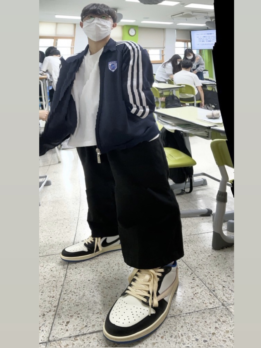 Jordan 1 x Travis Scott x Fragment Retro Low OG SP Military Blue 착용 스타일