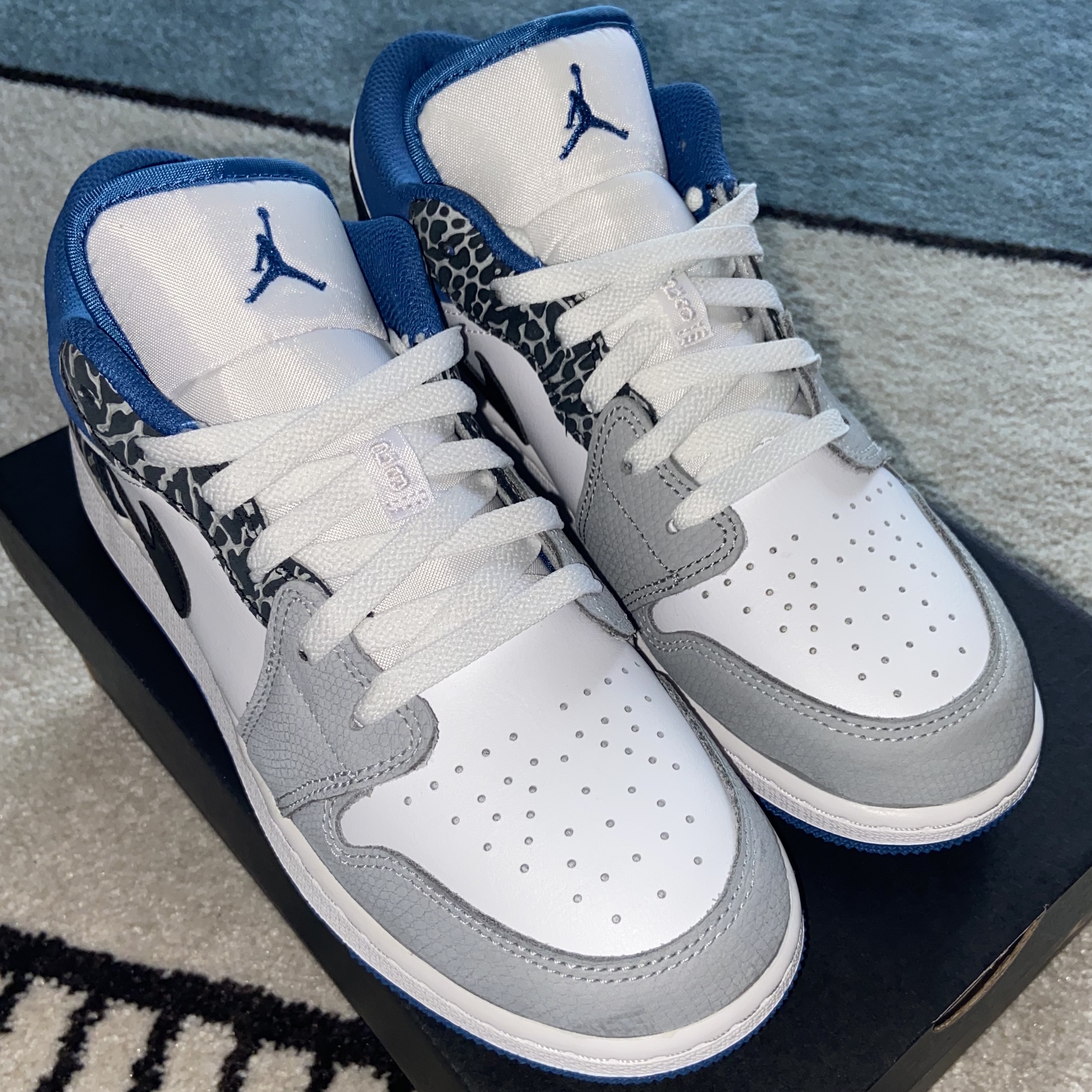 (GS) Jordan 1 Low SE White Dark Marina Blue Cement Grey 착용 스타일