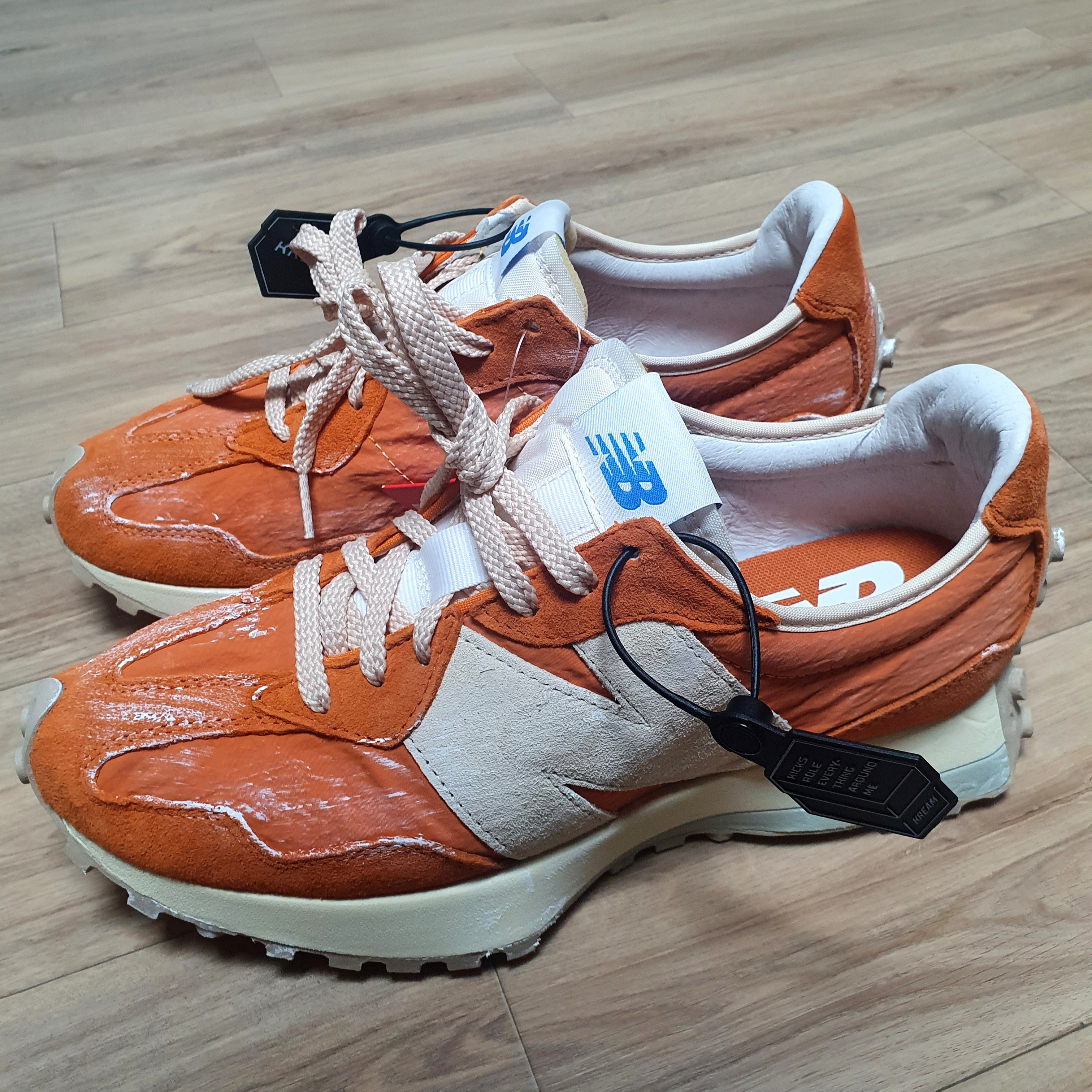 New Balance 327 Vintage Luxe Orange 착용 스타일 - 2