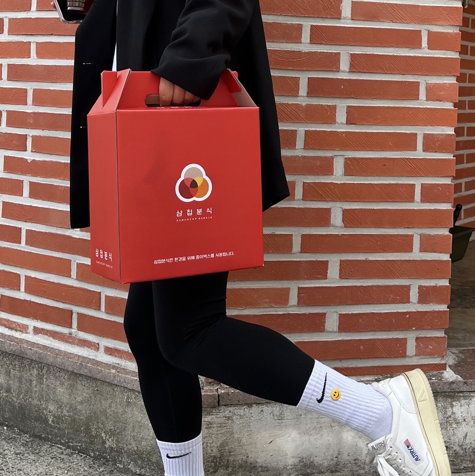 Autry Medalist Low Leather Sneakers White 착용 스타일 - 1