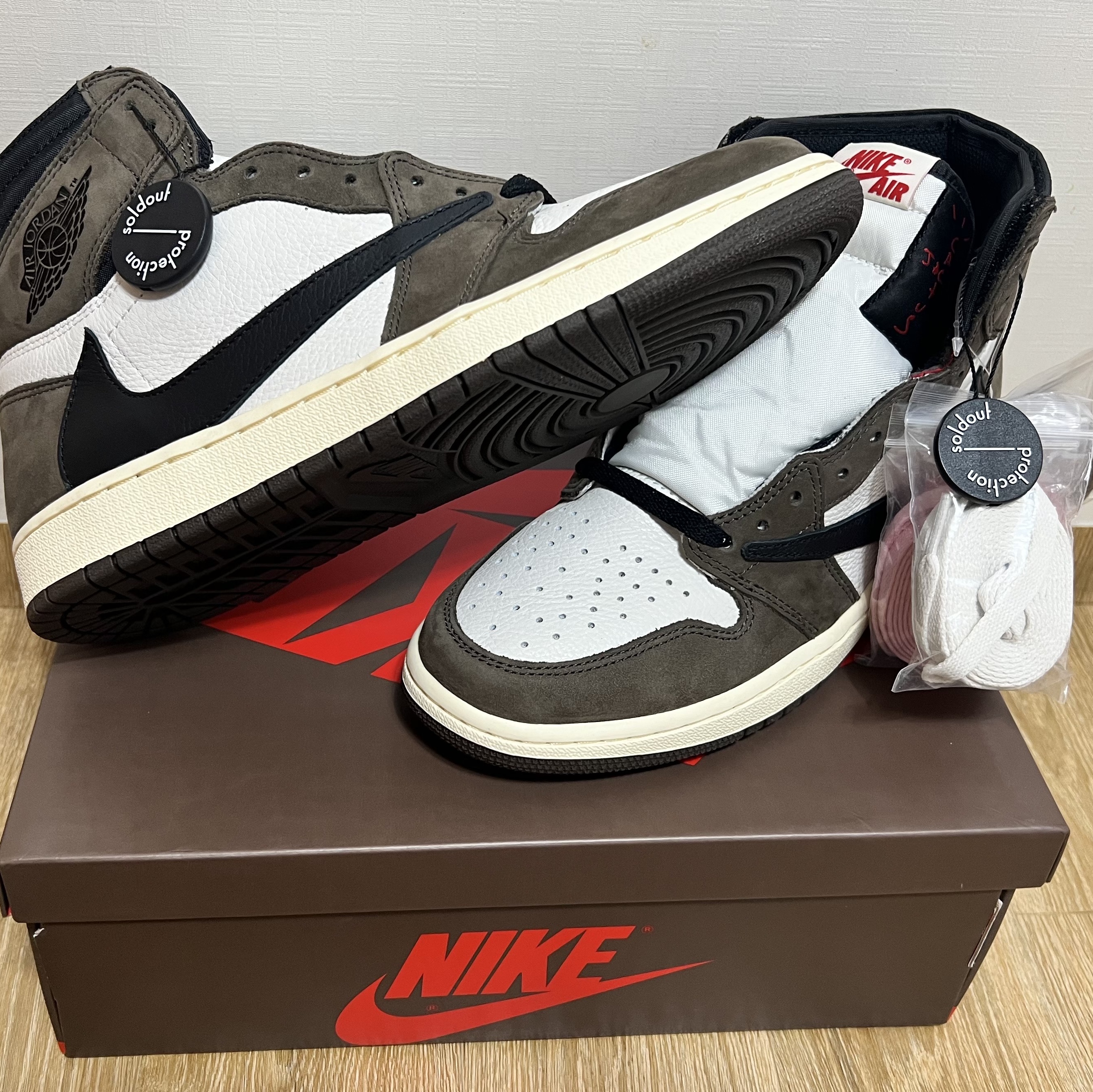 Jordan 1 x Travis Scott Retro High OG SP Mocha 착용 스타일
