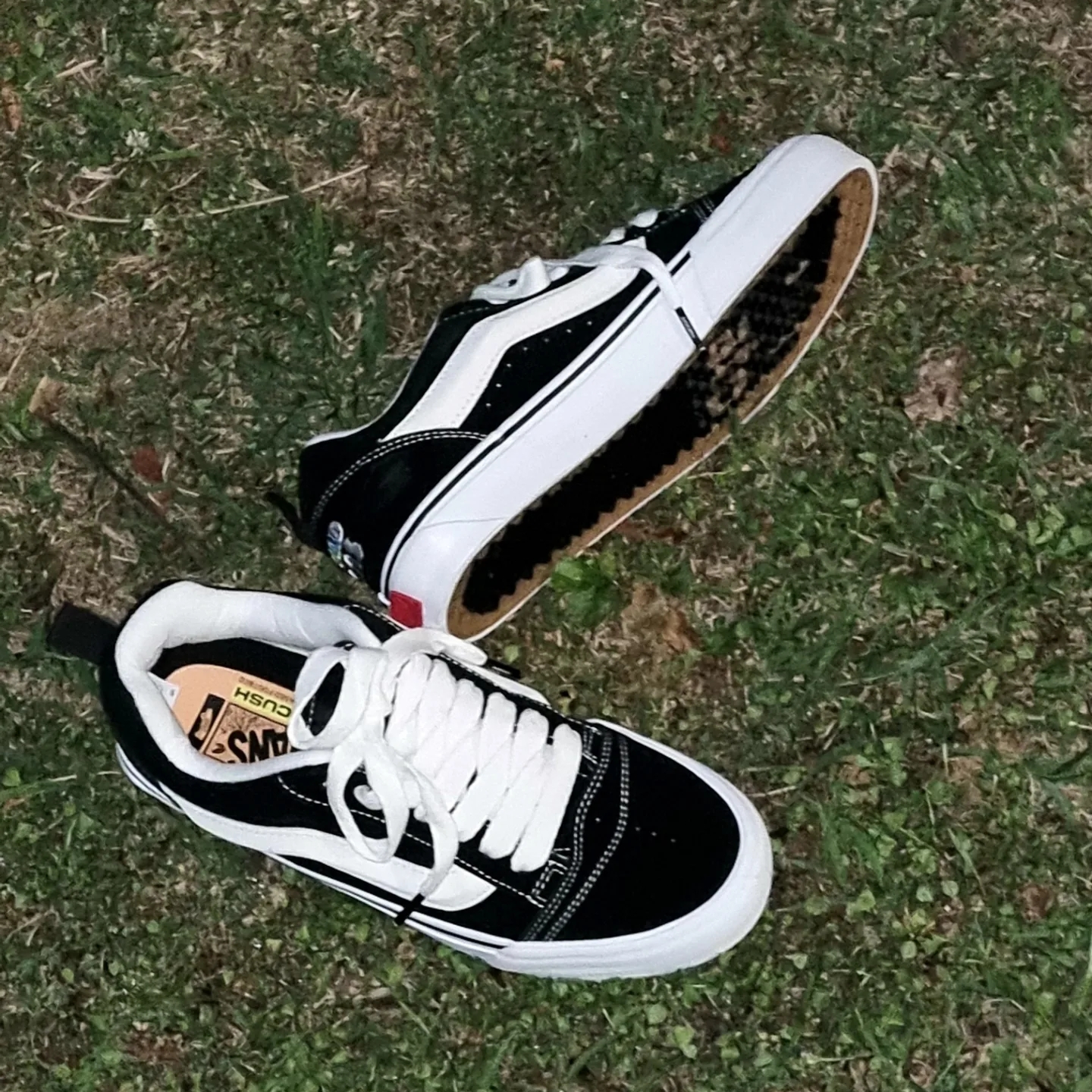 Vans Vault x Imran Potato Knu-Skool VR3 LX Black White 착용 스타일 - 4